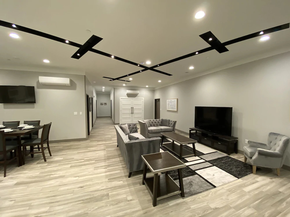 Days Inn & Suites by Wyndham Beaumont West / I-10 & Walden