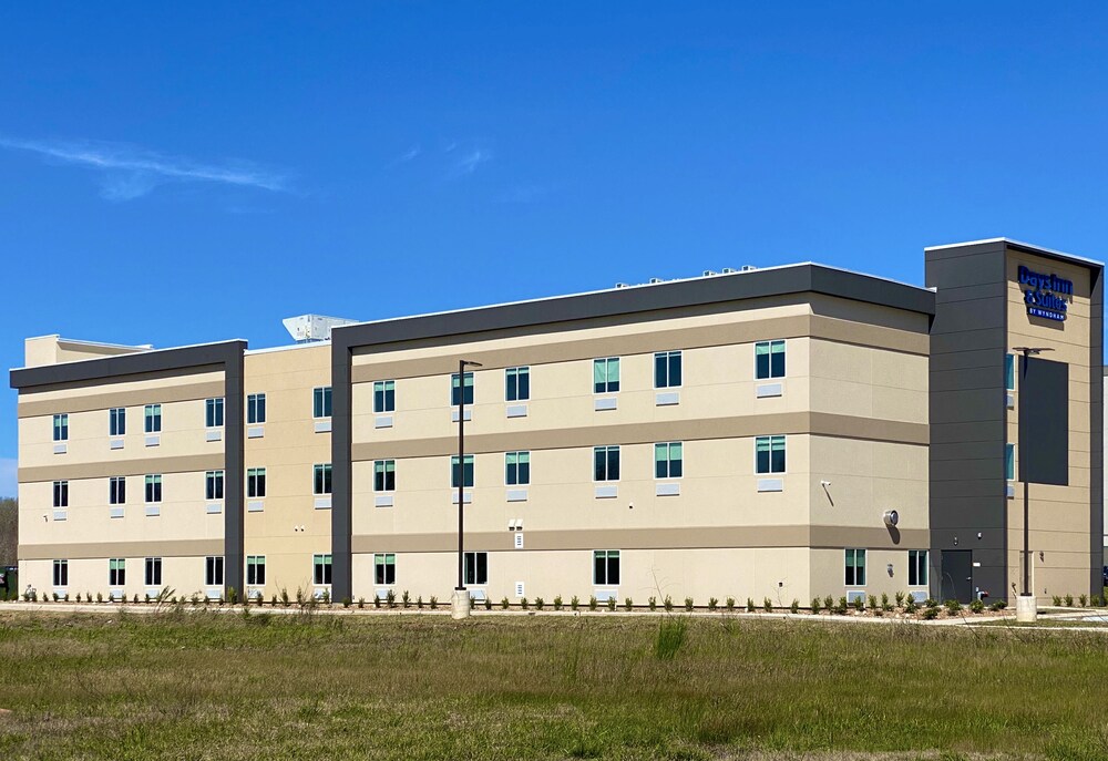 Days Inn & Suites by Wyndham Beaumont West / I-10 & Walden
