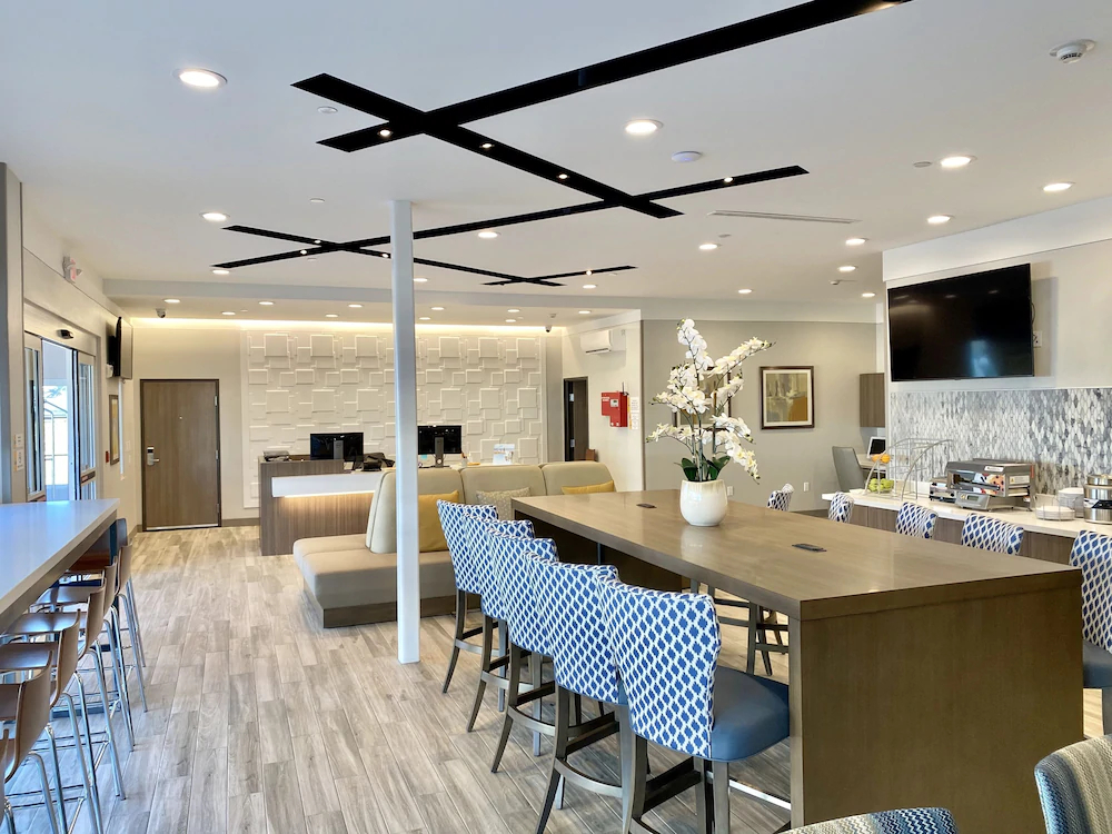 Days Inn & Suites by Wyndham Beaumont West / I-10 & Walden