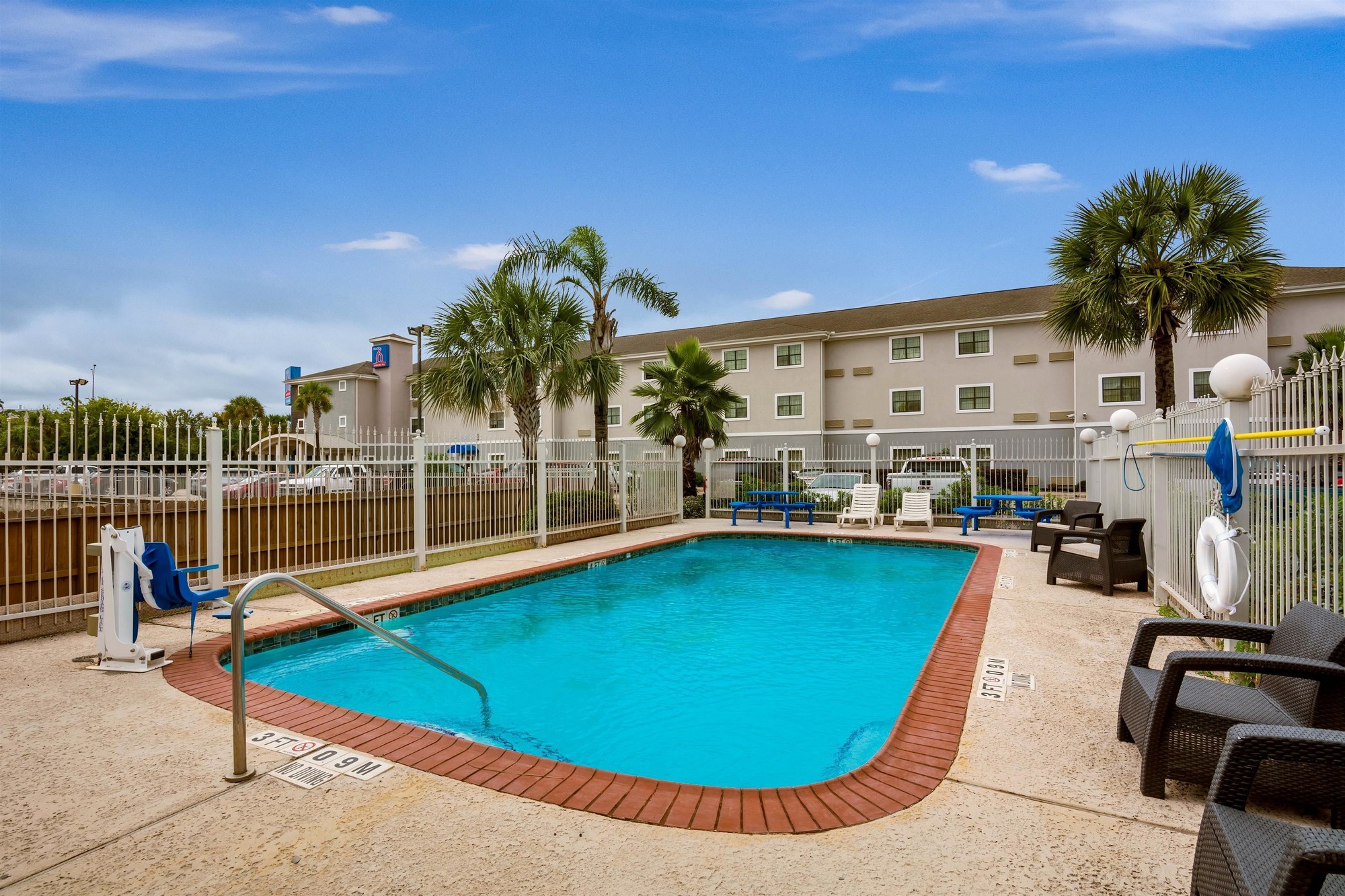 OYO Townhouse Beaumont Medical Center Area