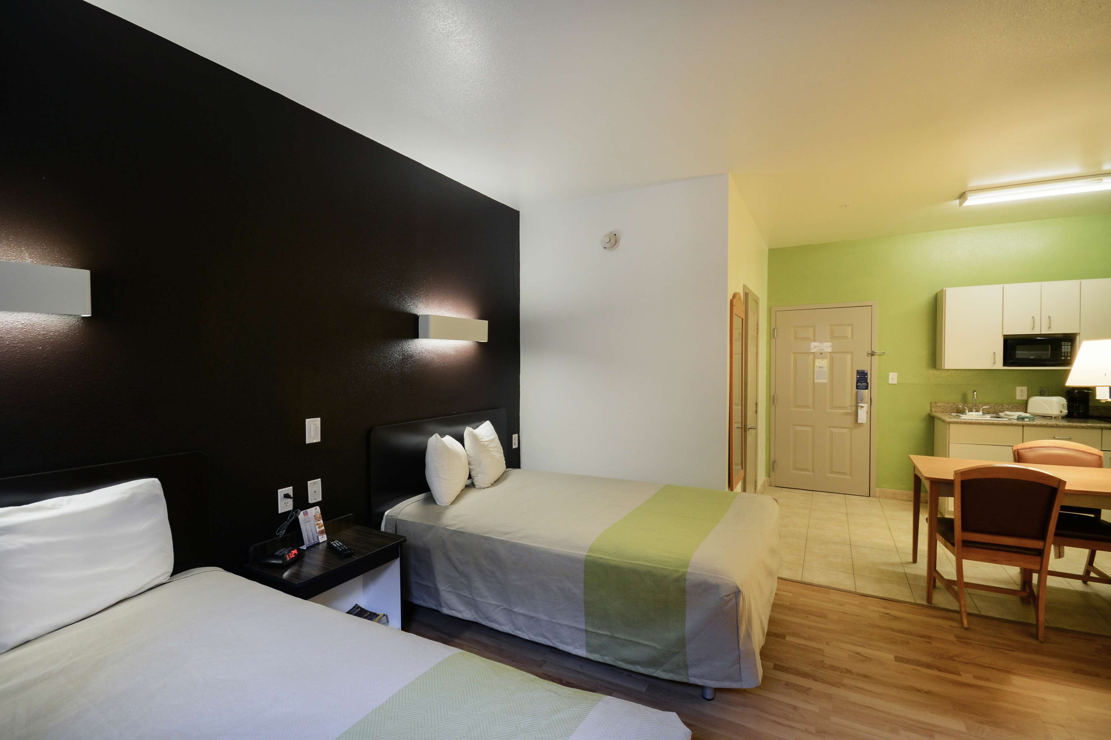 OYO Townhouse Beaumont Medical Center Area
