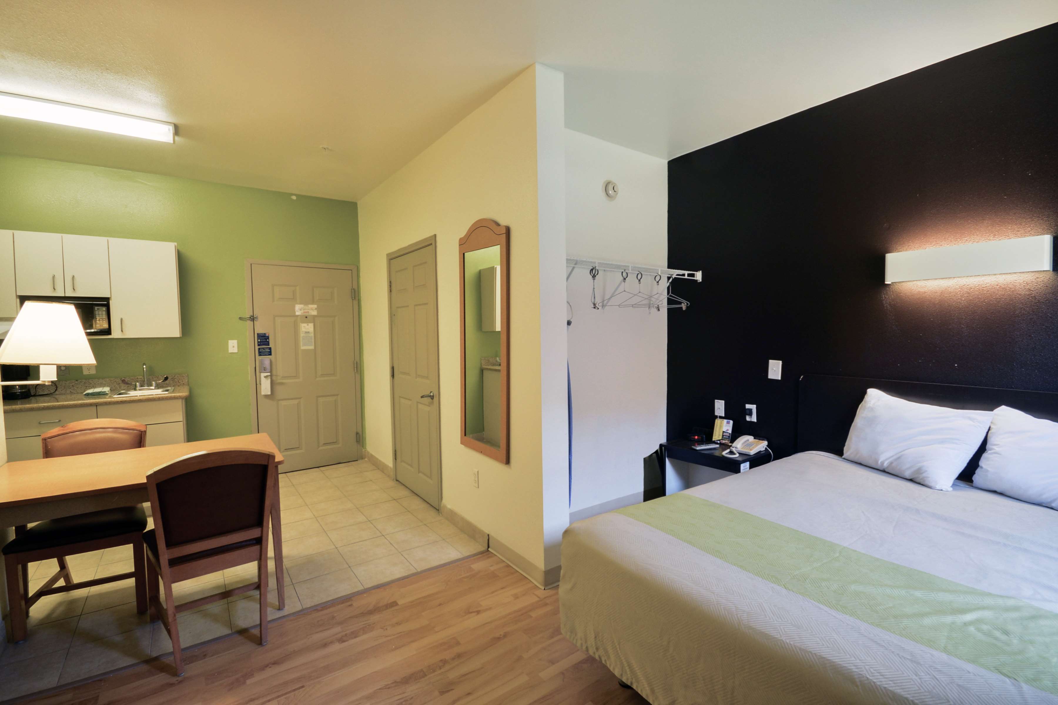 OYO Townhouse Beaumont Medical Center Area