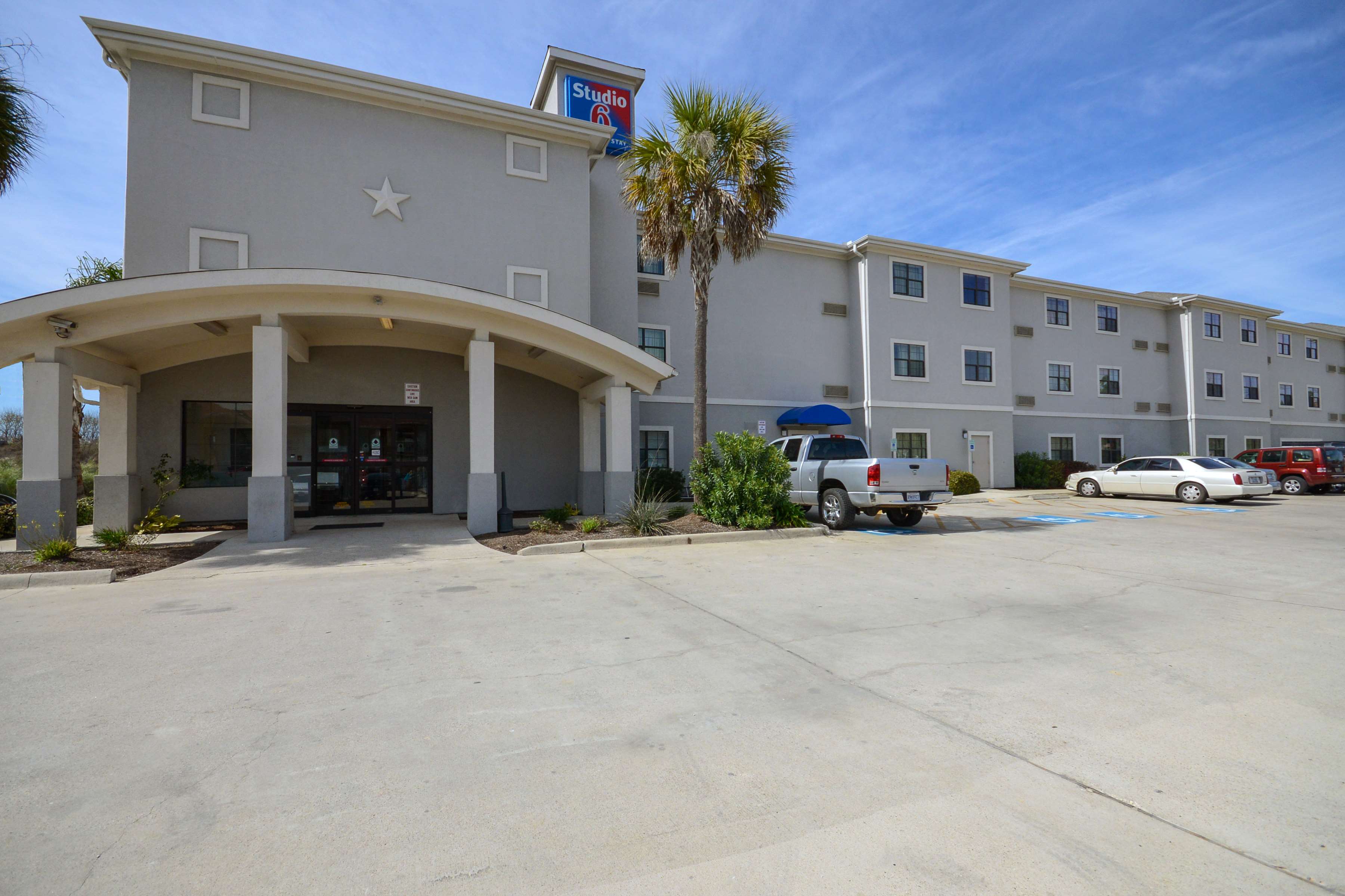 OYO Townhouse Beaumont Medical Center Area