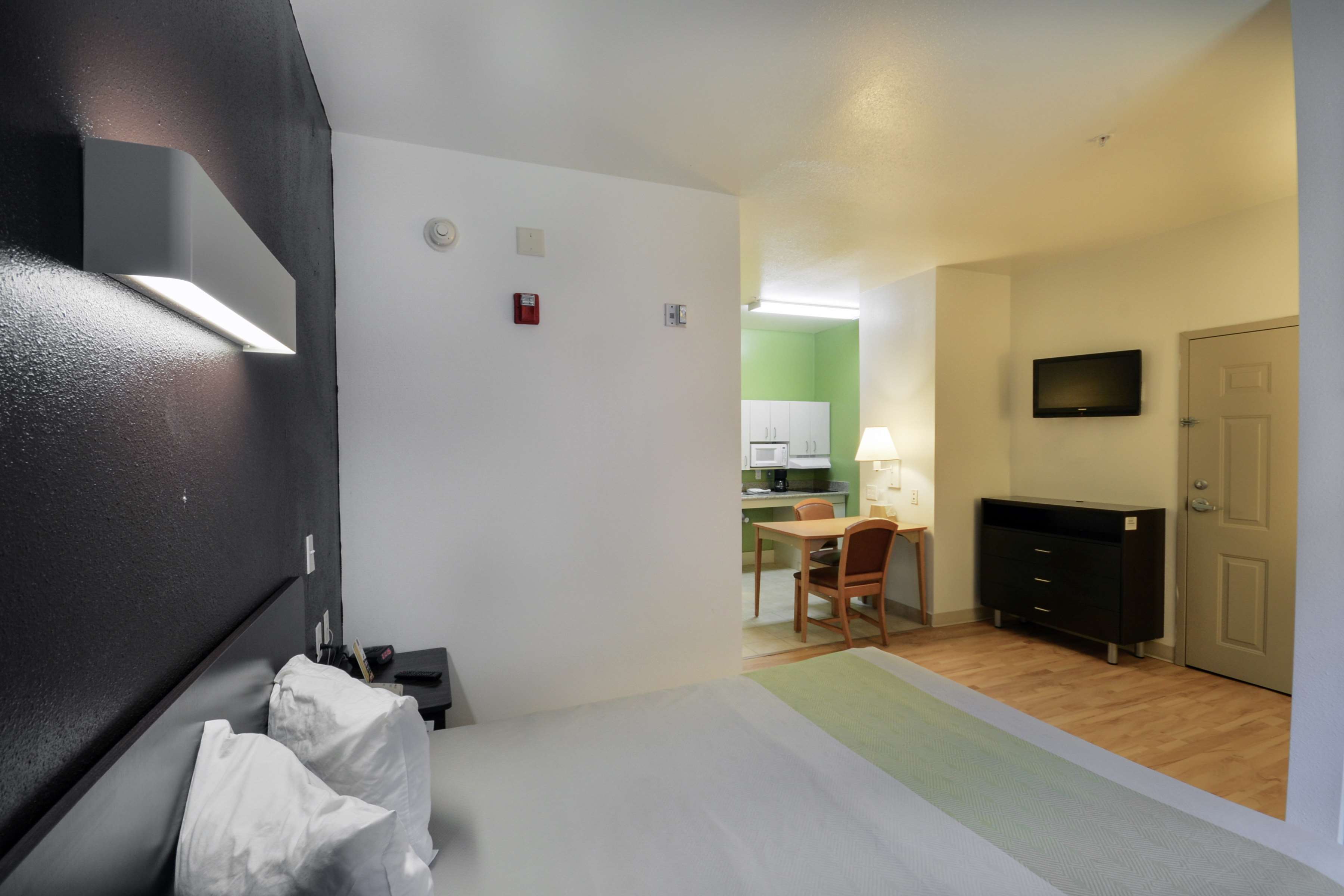 OYO Townhouse Beaumont Medical Center Area