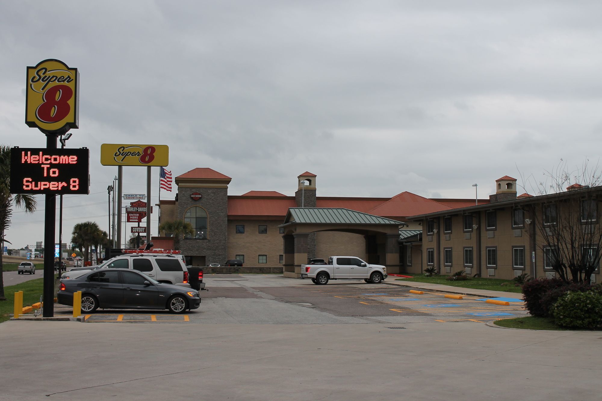 Super 8 by Wyndham Beaumont