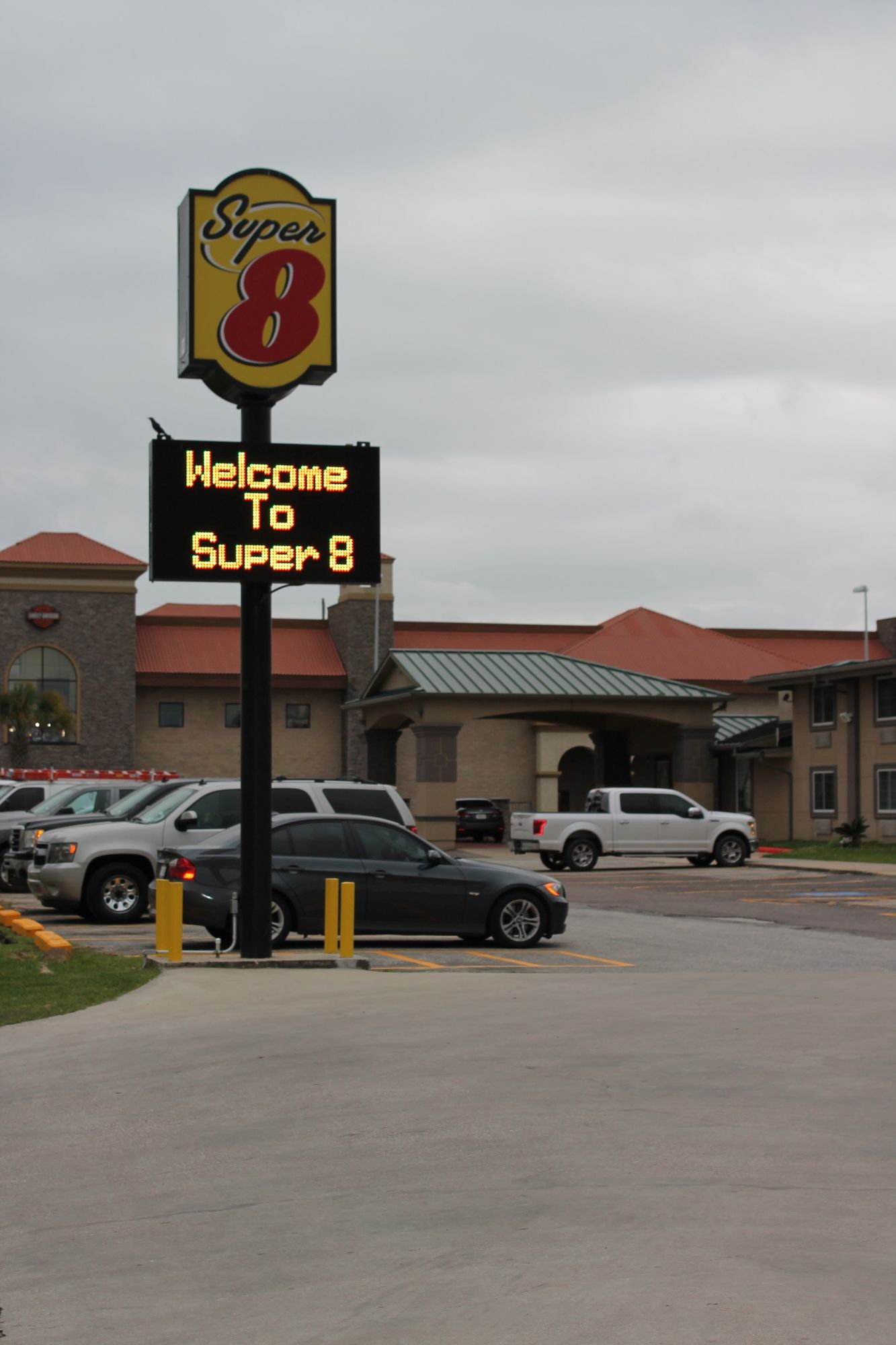 Super 8 by Wyndham Beaumont