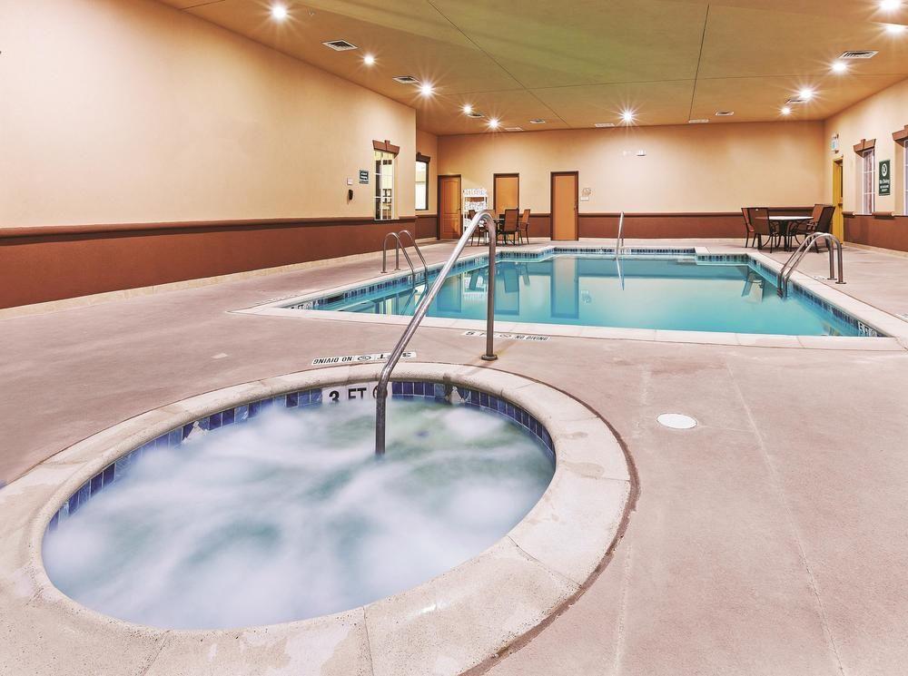 La Quinta Inn & Suites by Wyndham DFW Airport West - Bedford