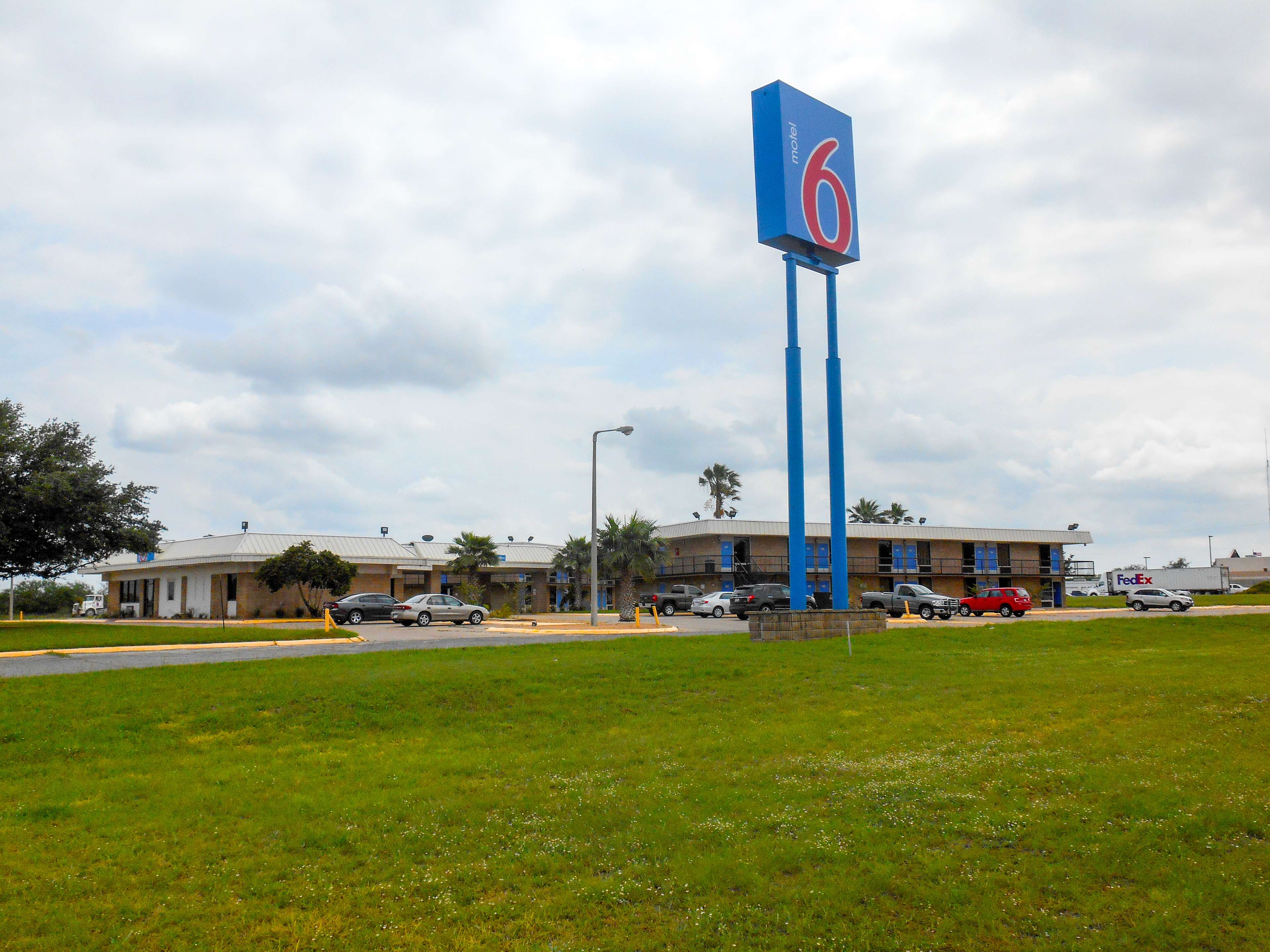 Sky-Palace Inn & Suites by Jasper Beeville