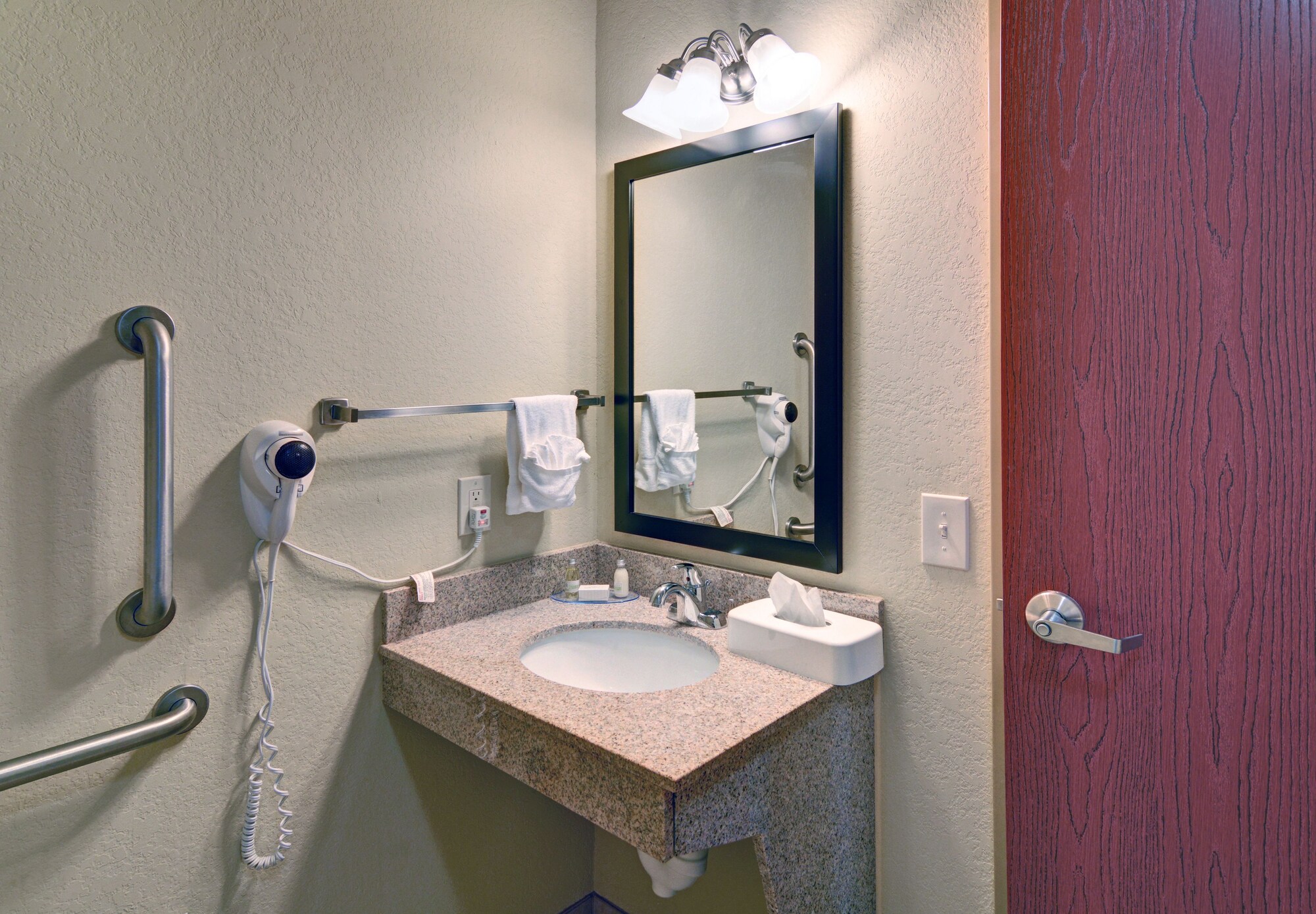 Cobblestone Inn & Suites