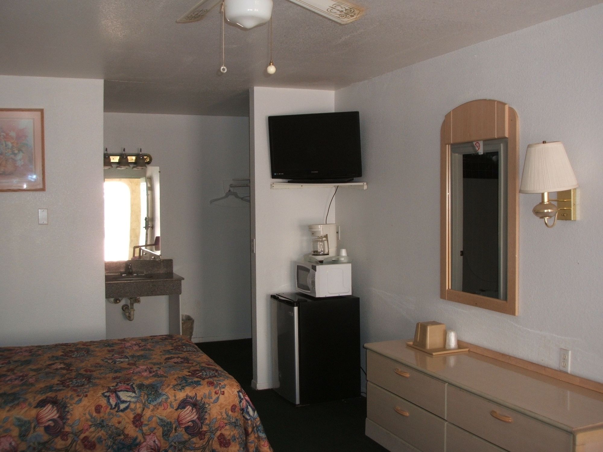 Camlot Inn Motel