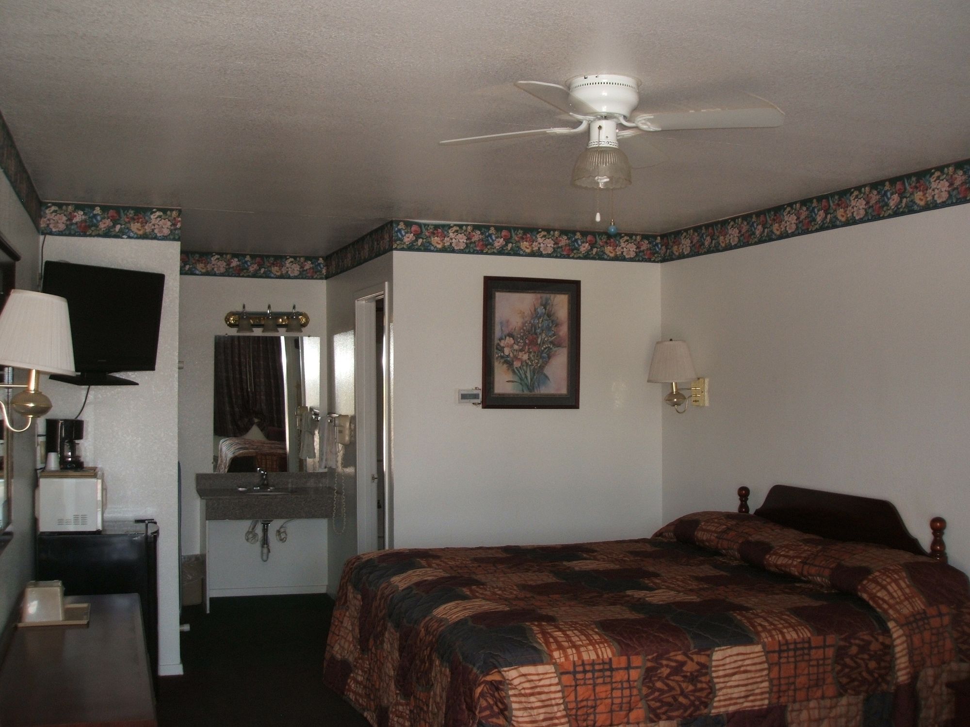 Camlot Inn Motel
