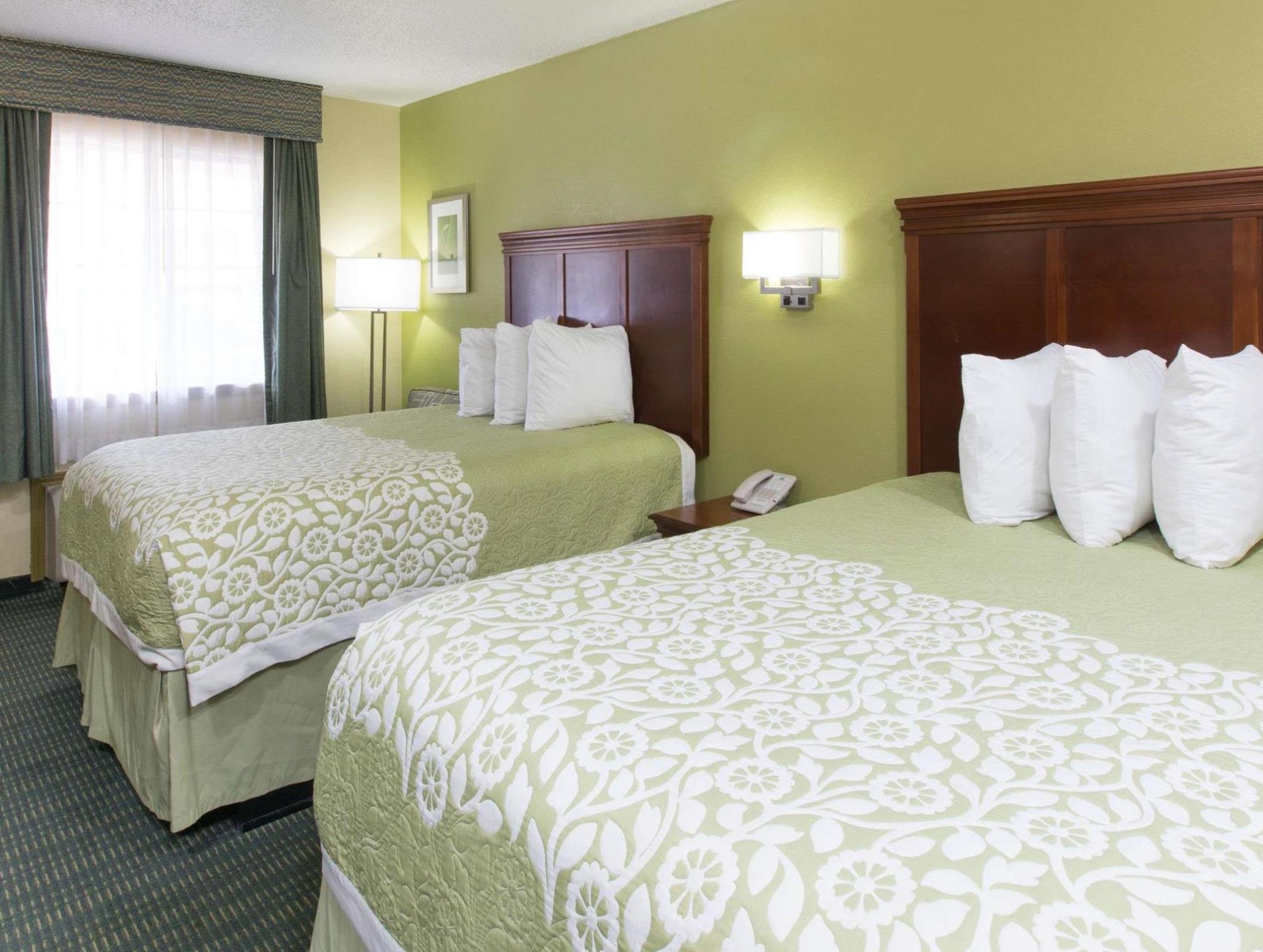 Days Inn & Suites by Wyndham Big Spring