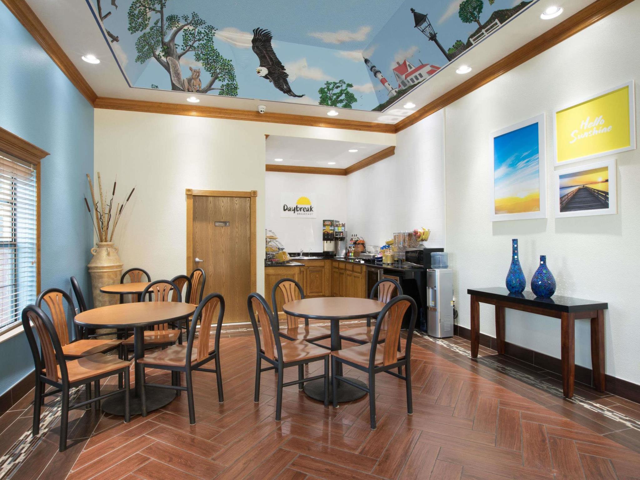 Days Inn & Suites by Wyndham Big Spring