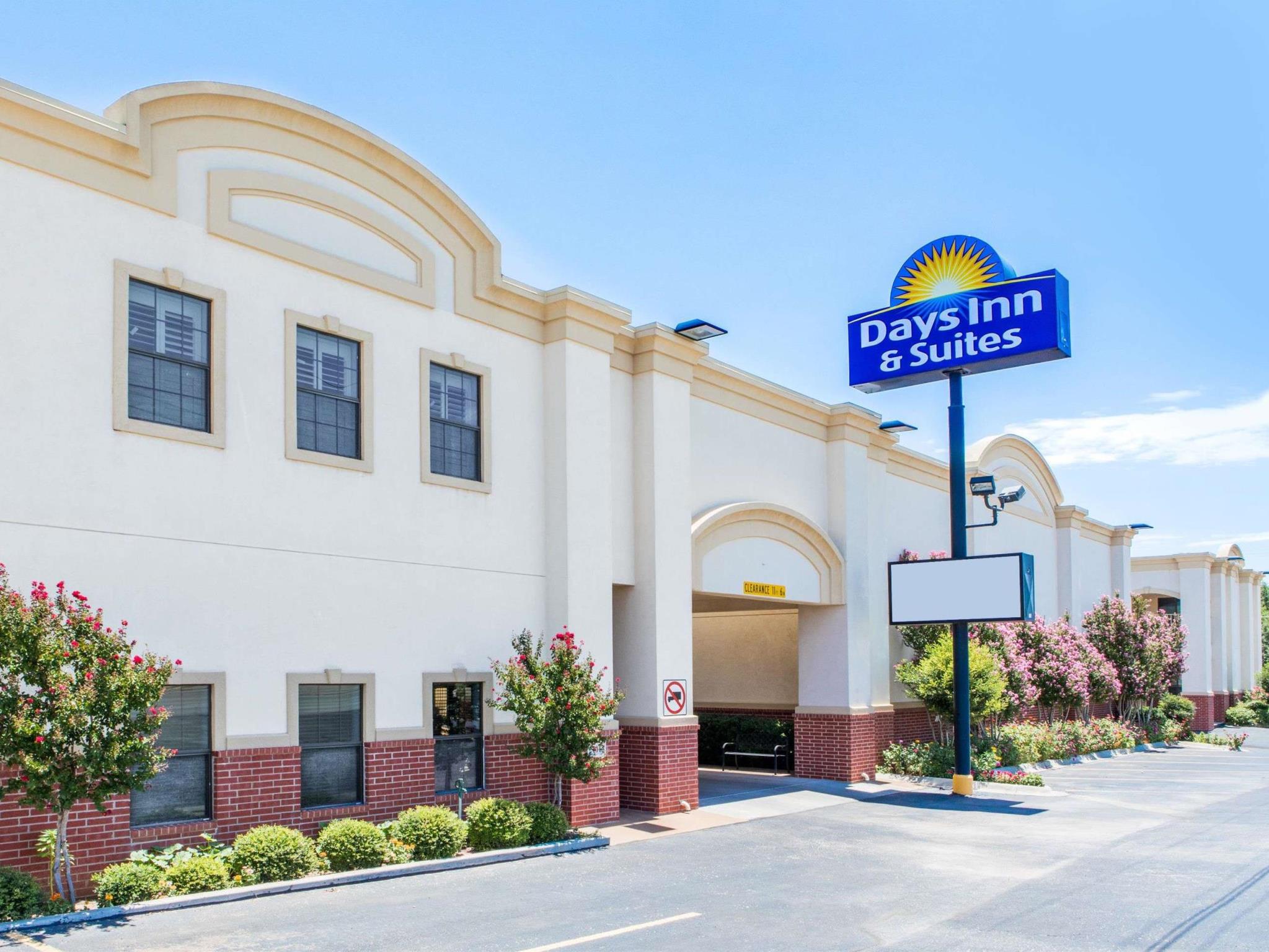 Days Inn & Suites by Wyndham Big Spring