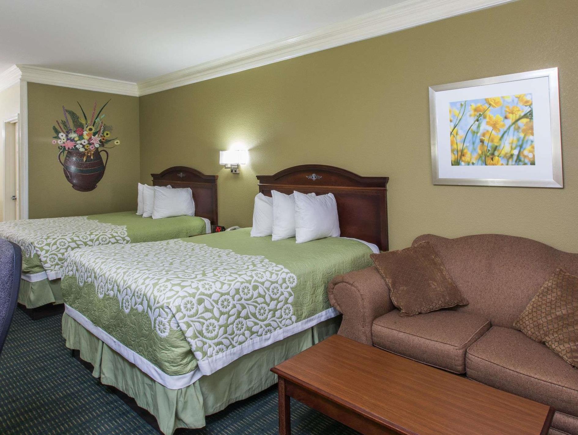 Days Inn & Suites by Wyndham Big Spring