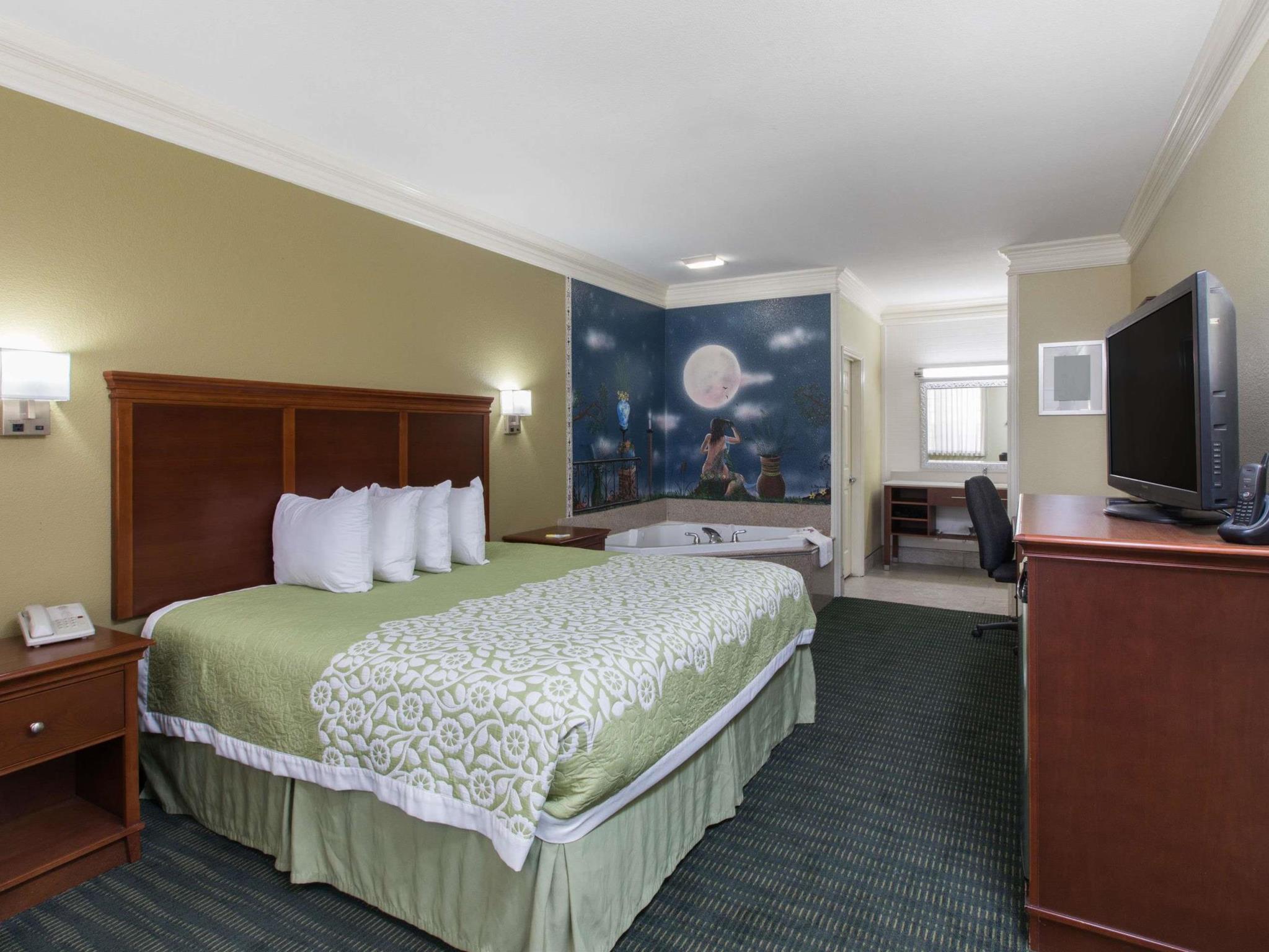 Days Inn & Suites by Wyndham Big Spring