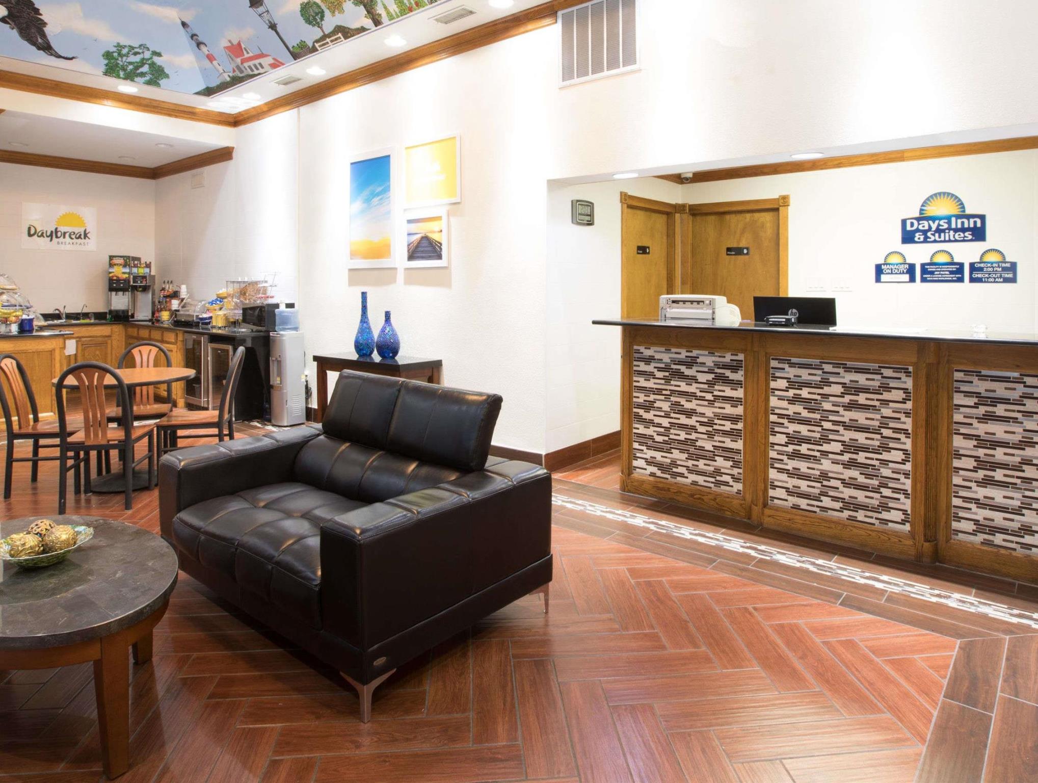 Days Inn & Suites by Wyndham Big Spring