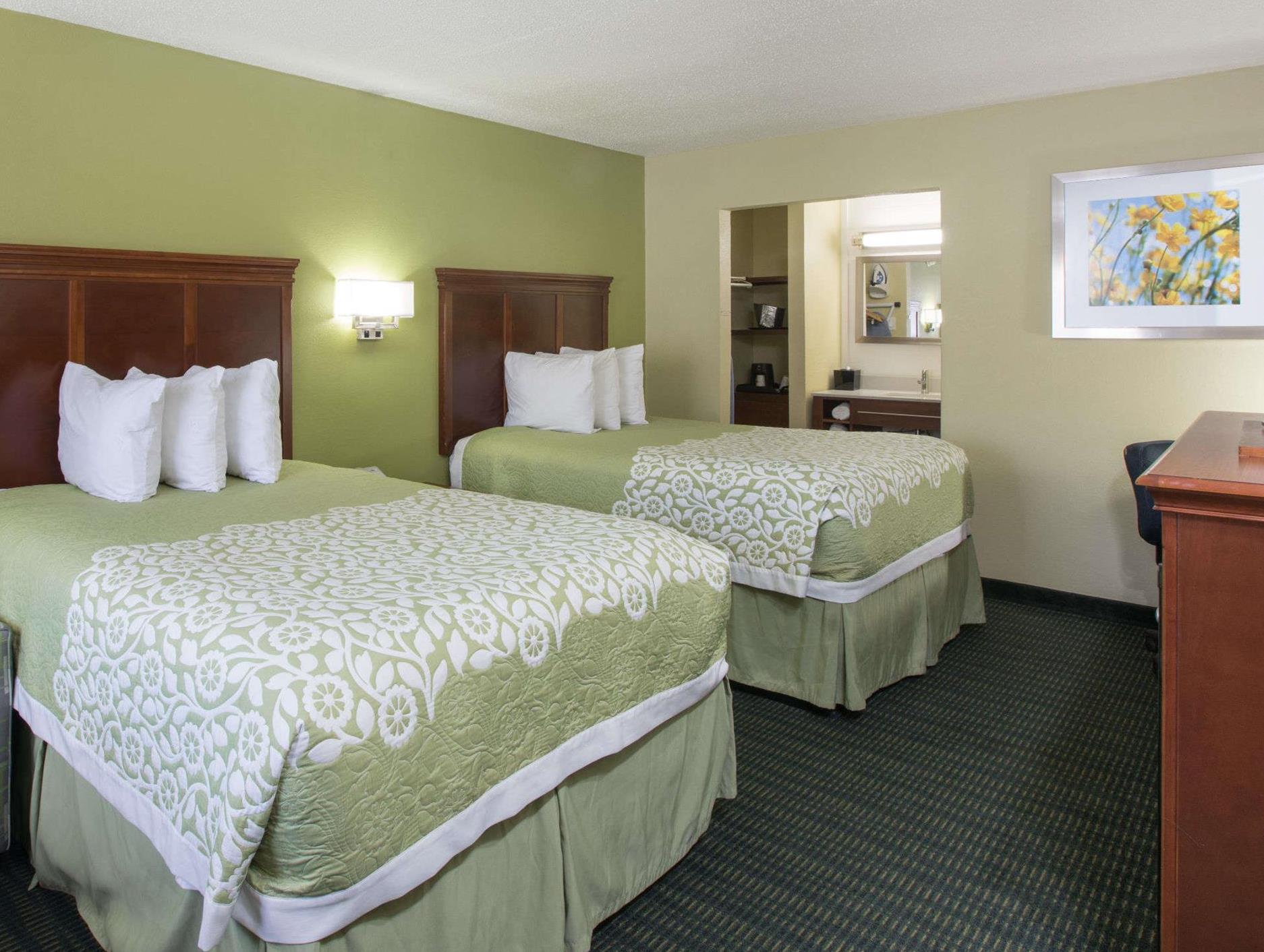 Days Inn & Suites by Wyndham Big Spring