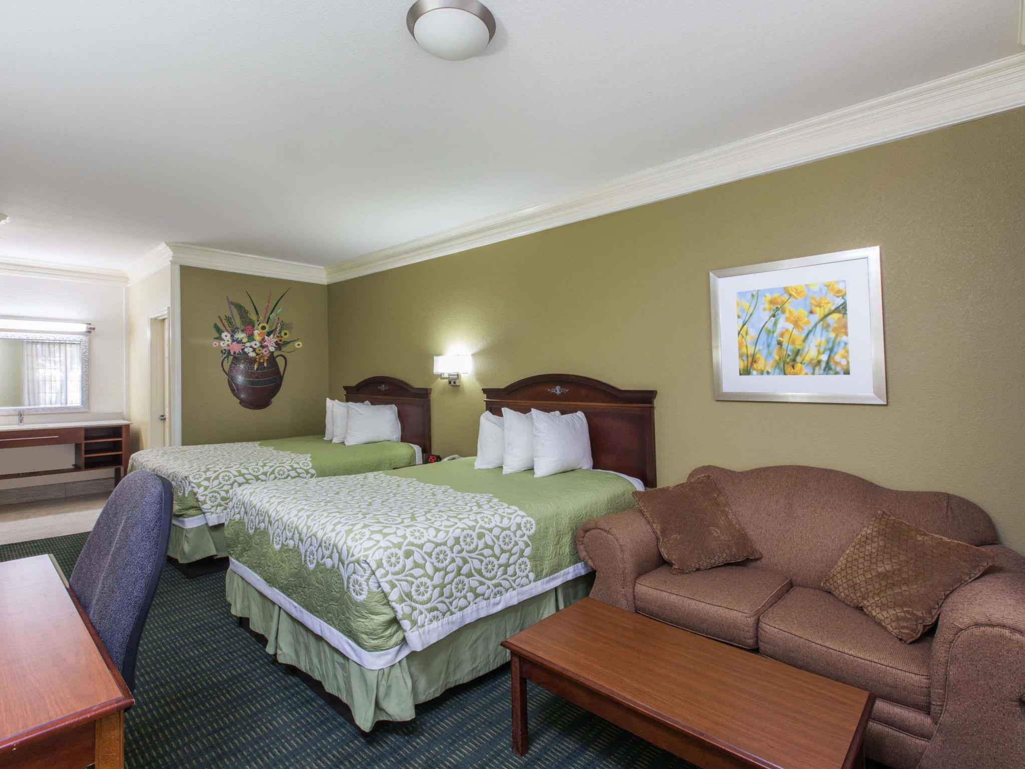Days Inn & Suites by Wyndham Big Spring