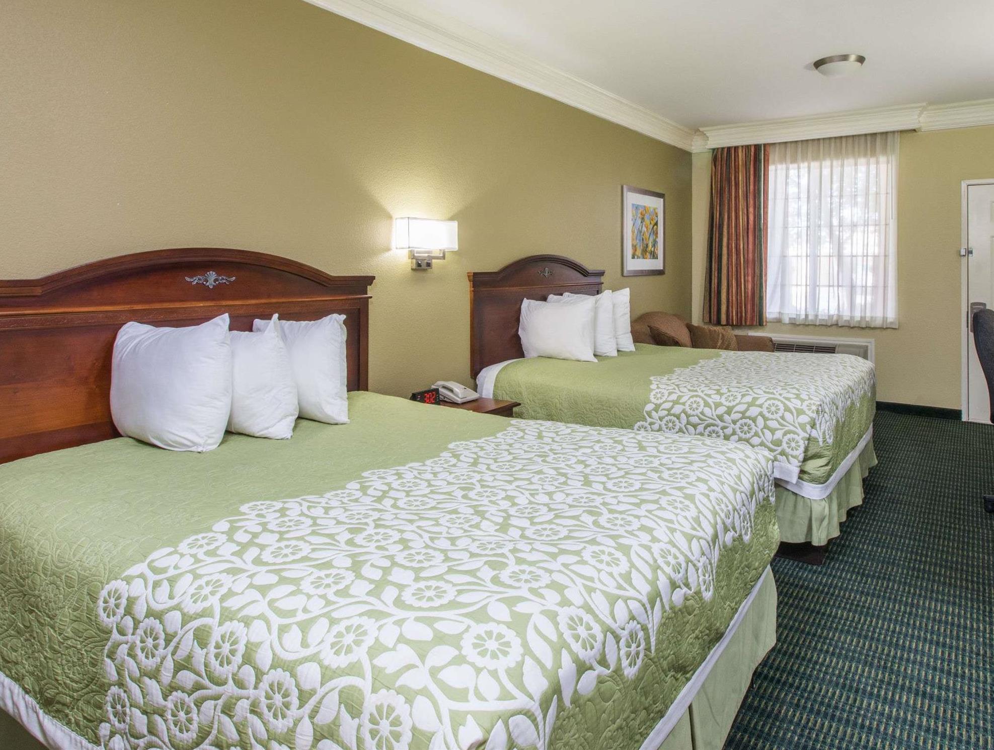 Days Inn & Suites by Wyndham Big Spring