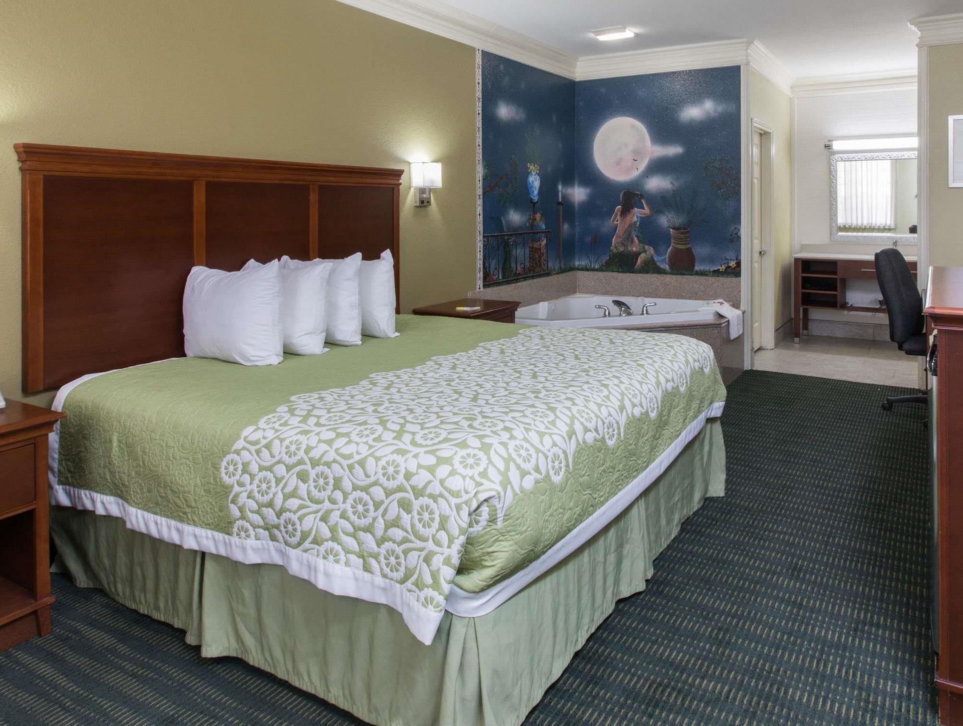 Days Inn & Suites by Wyndham Big Spring
