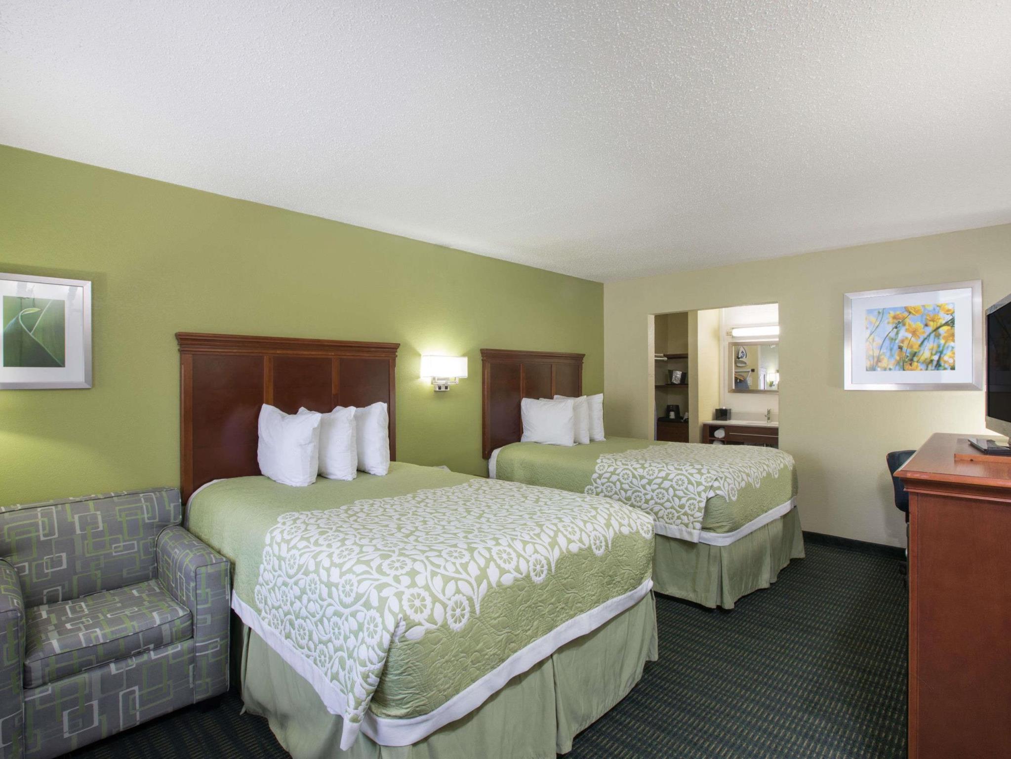 Days Inn & Suites by Wyndham Big Spring