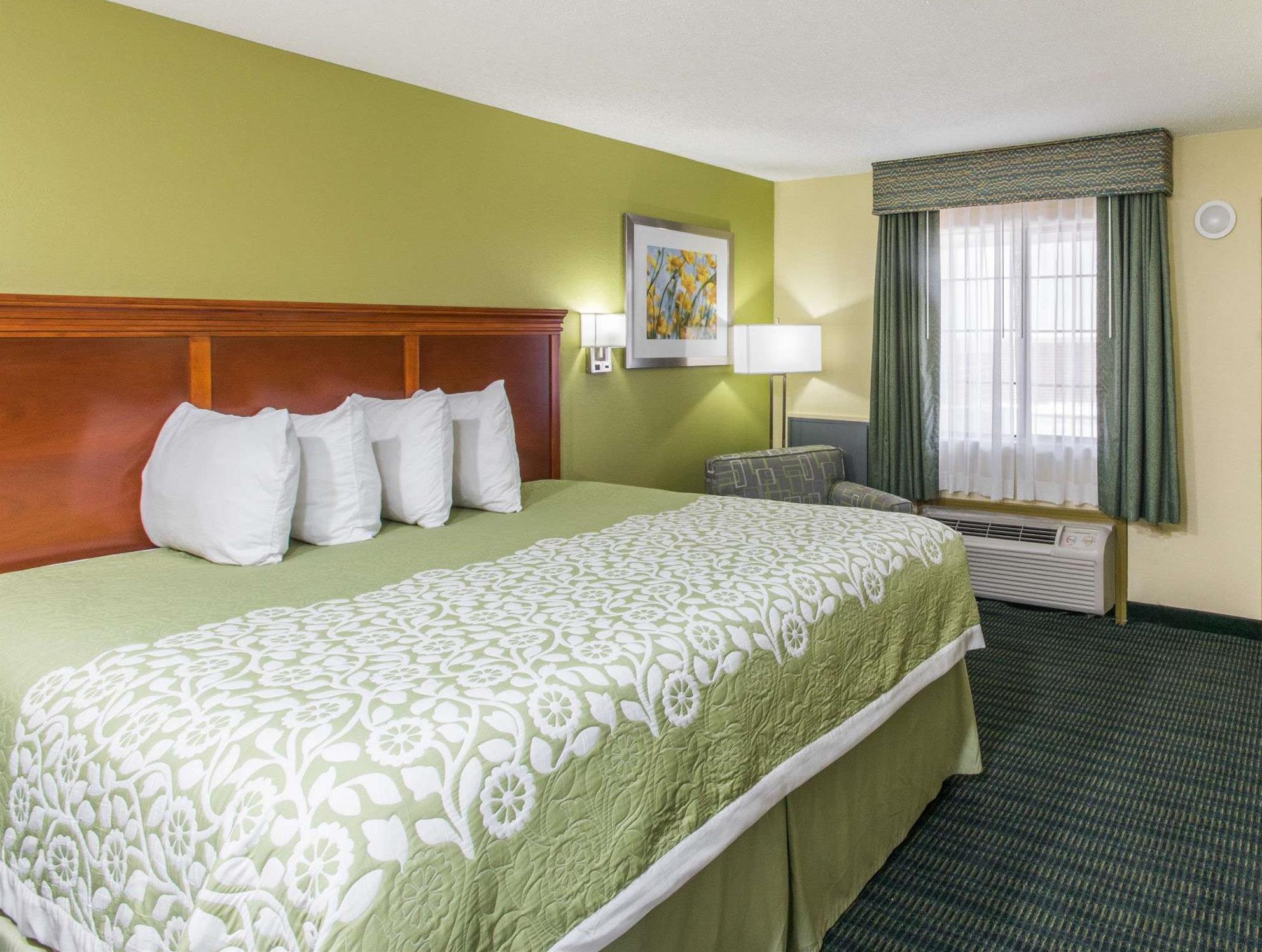 Days Inn & Suites by Wyndham Big Spring