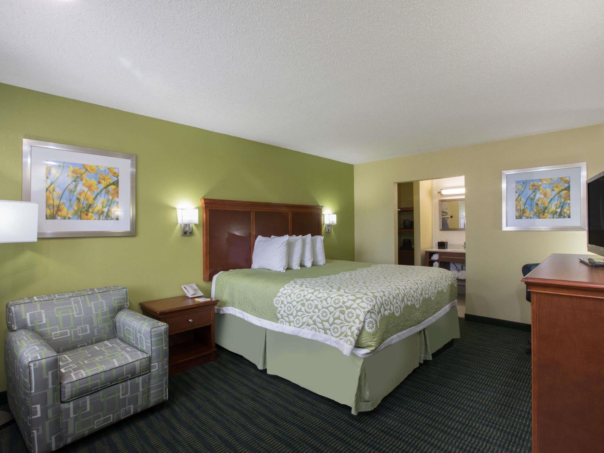 Days Inn & Suites by Wyndham Big Spring