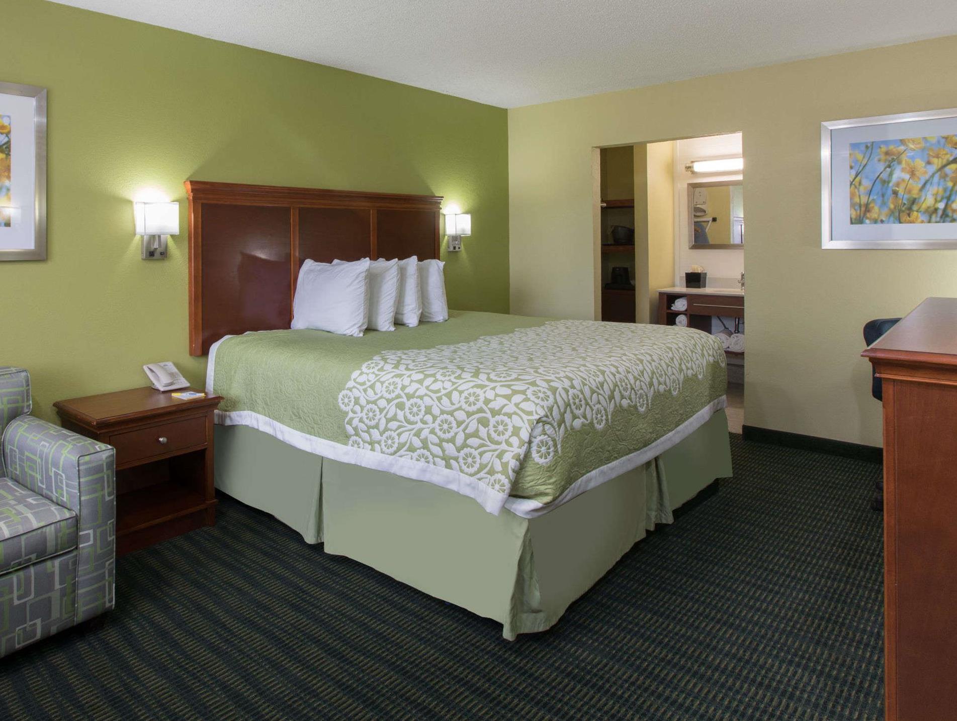 Days Inn & Suites by Wyndham Big Spring