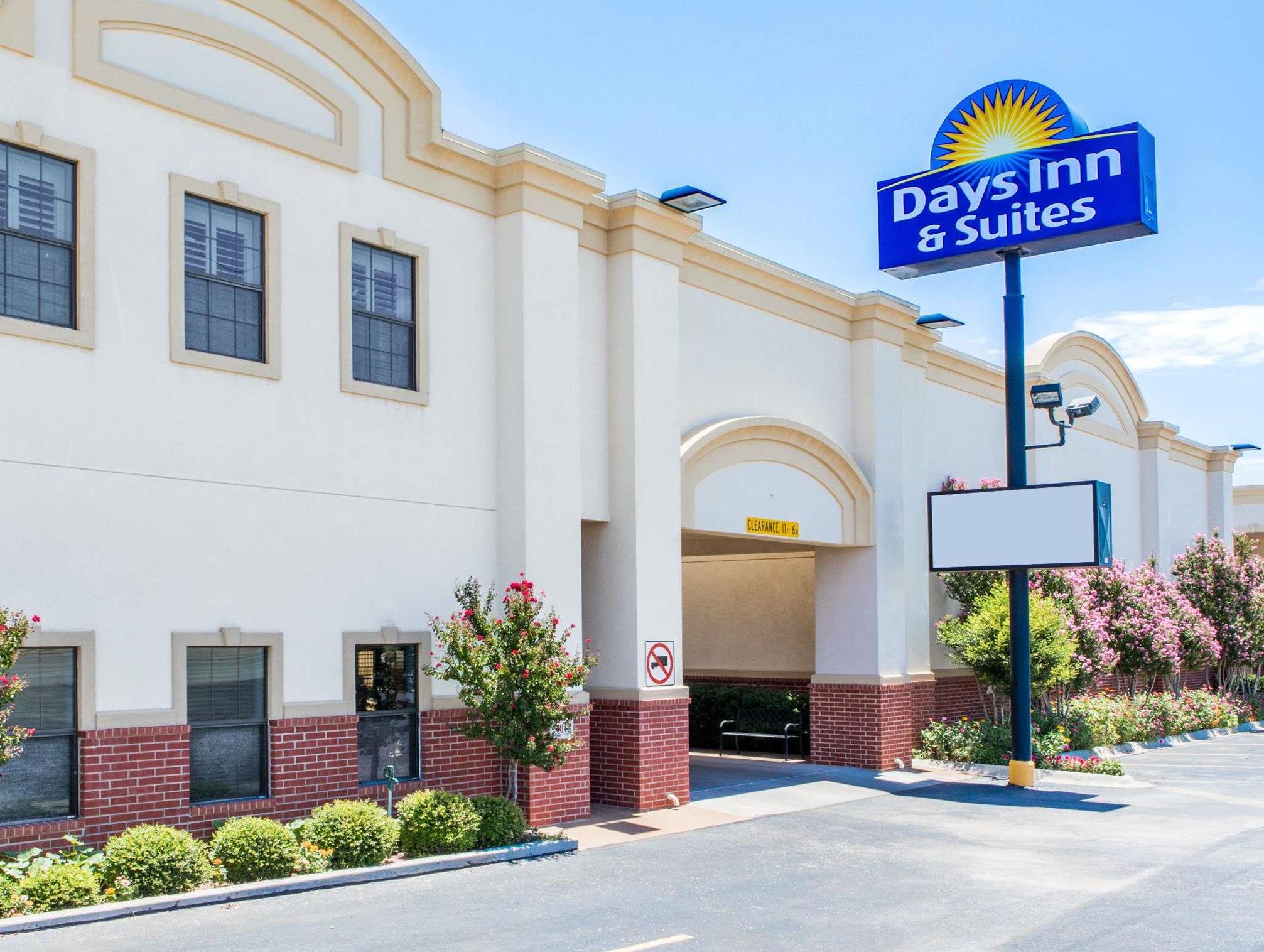 Days Inn & Suites by Wyndham Big Spring
