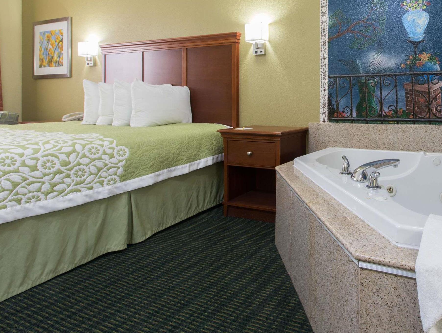 Days Inn & Suites by Wyndham Big Spring