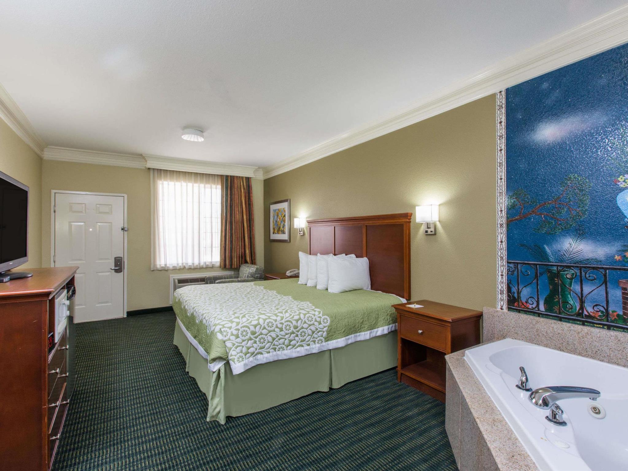 Days Inn & Suites by Wyndham Big Spring