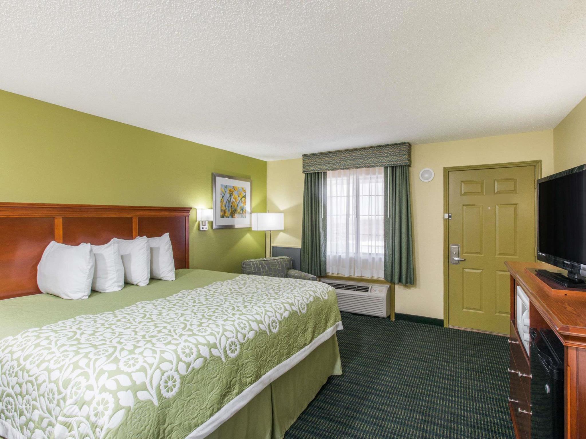 Days Inn & Suites by Wyndham Big Spring