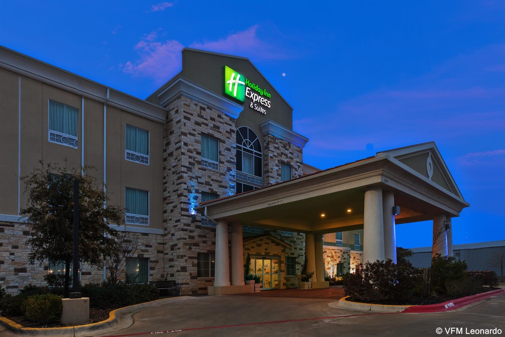 Holiday Inn Express Hotel & Suites Brady
