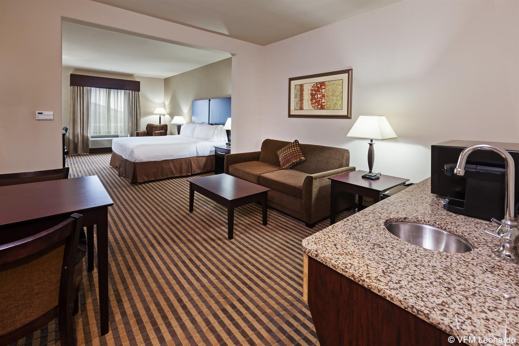 Holiday Inn Express Hotel & Suites Brady