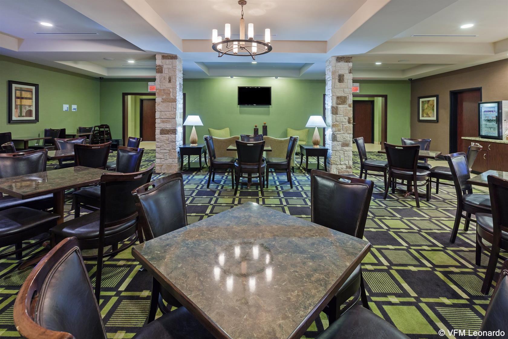 Holiday Inn Express Hotel & Suites Brady