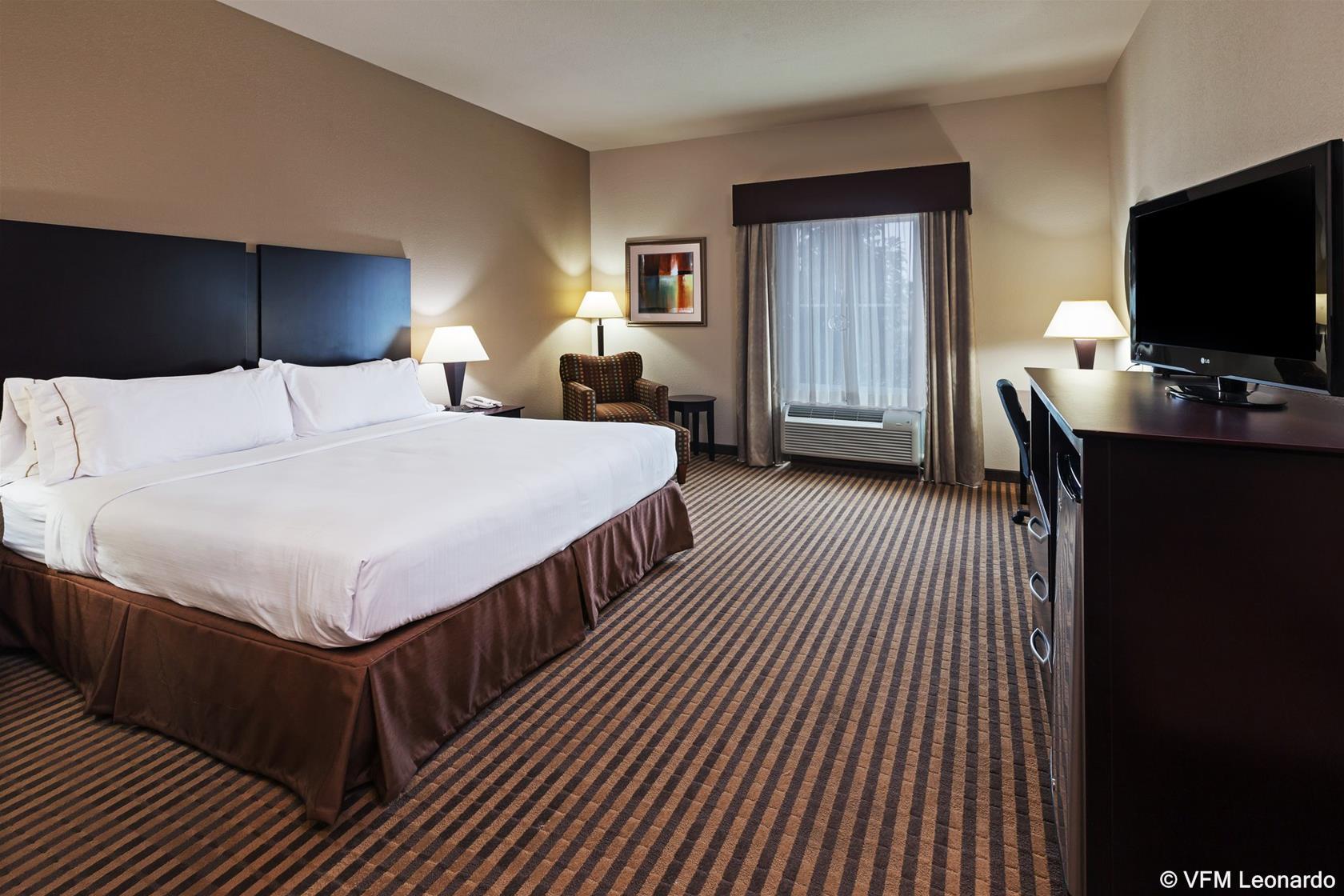 Holiday Inn Express Hotel & Suites Brady