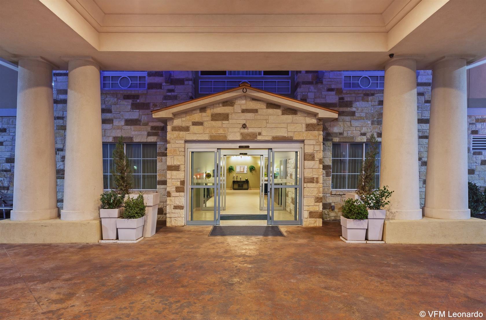 Holiday Inn Express Hotel & Suites Brady