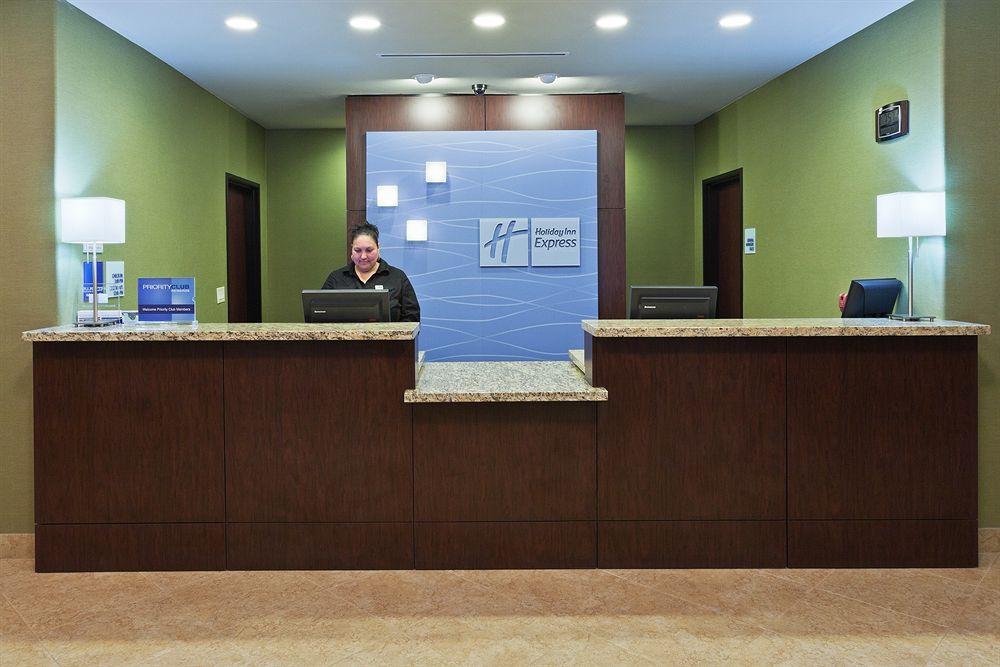 Holiday Inn Express Hotel & Suites Brady