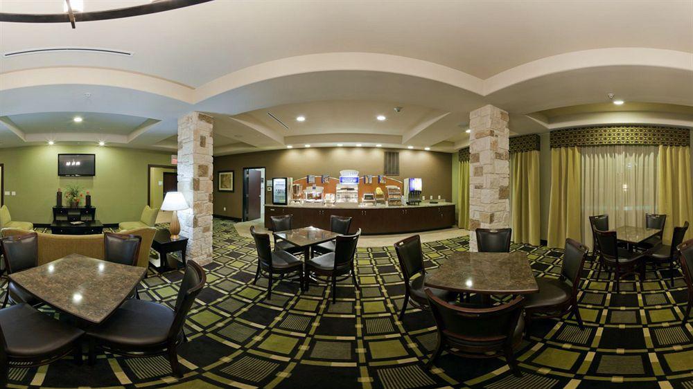 Holiday Inn Express Hotel & Suites Brady