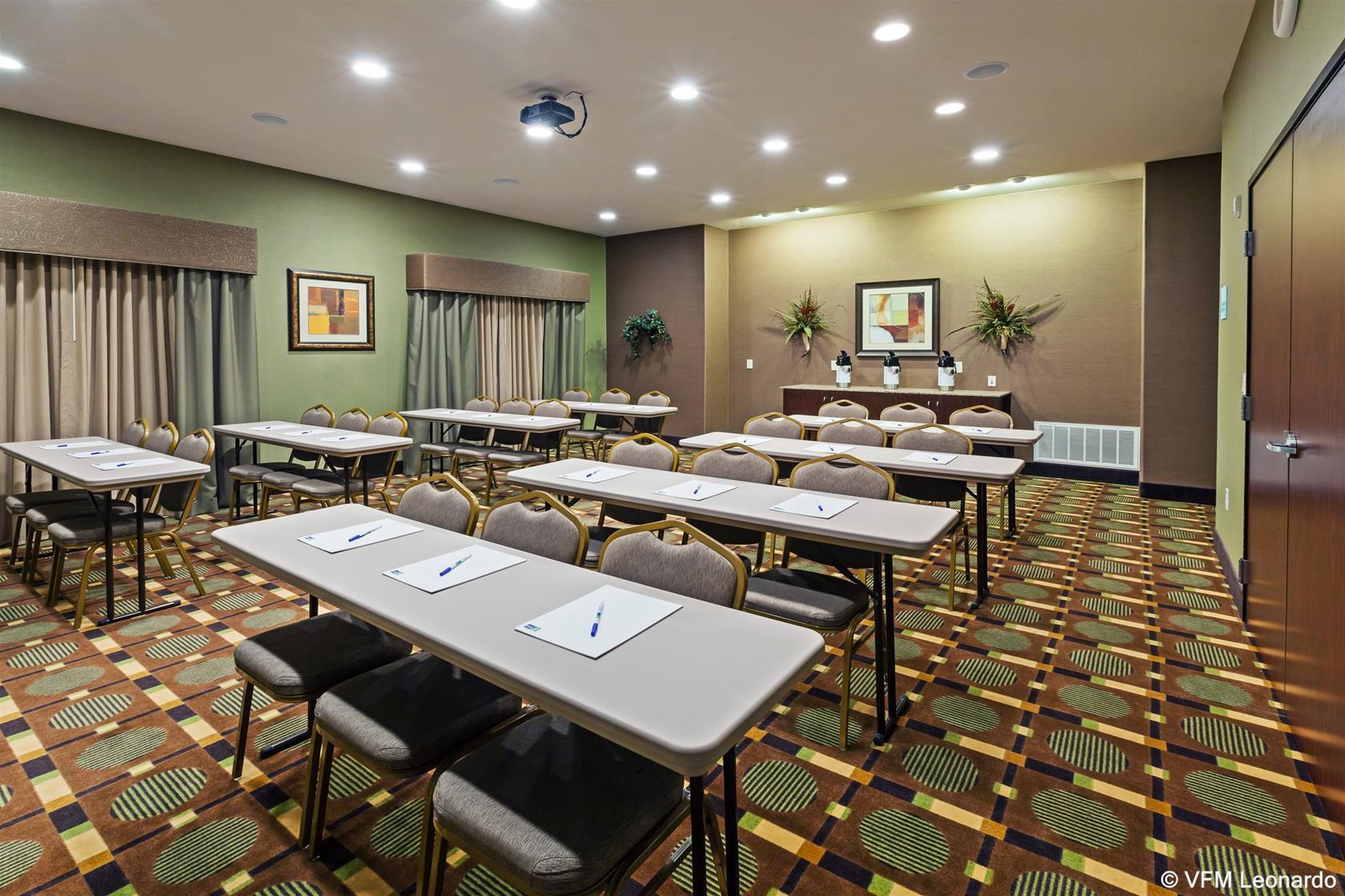 Holiday Inn Express Hotel & Suites Brady