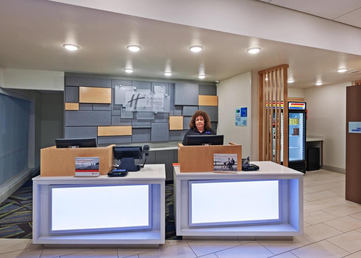 Holiday Inn Express & Suites Brenham South