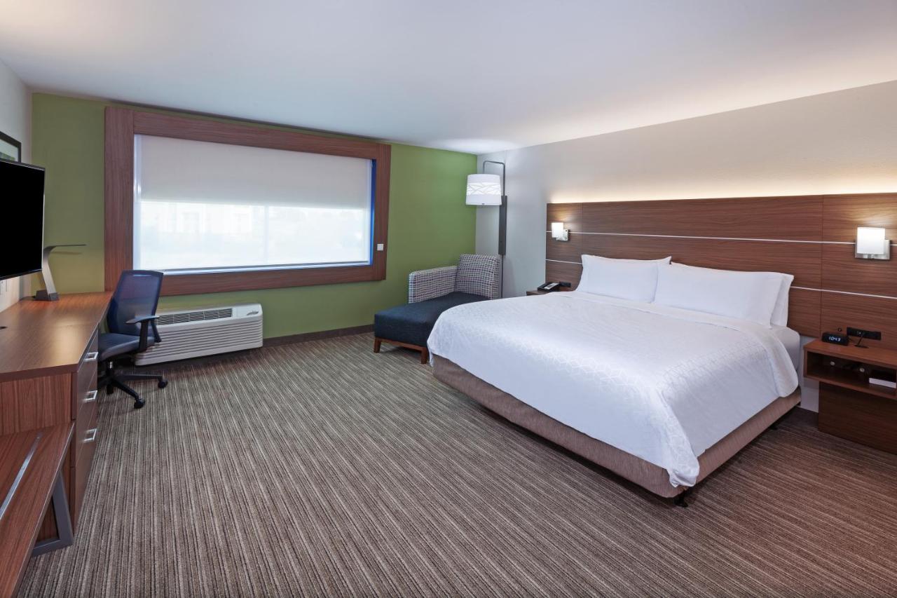 Holiday Inn Express & Suites Brenham South