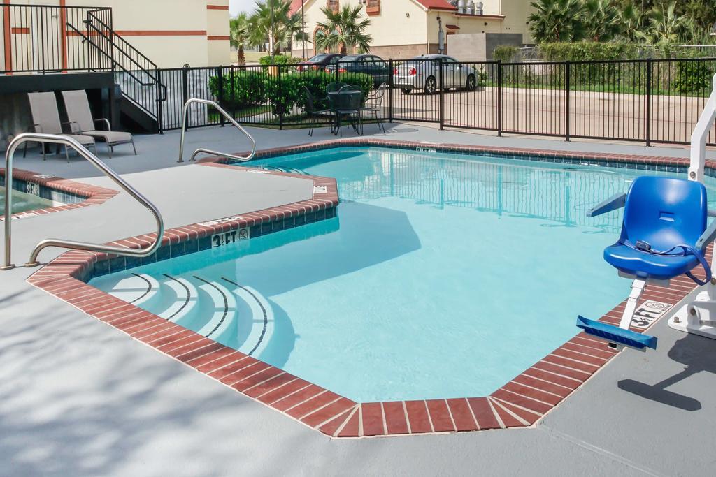 Super 8 by Wyndham Brenham TX