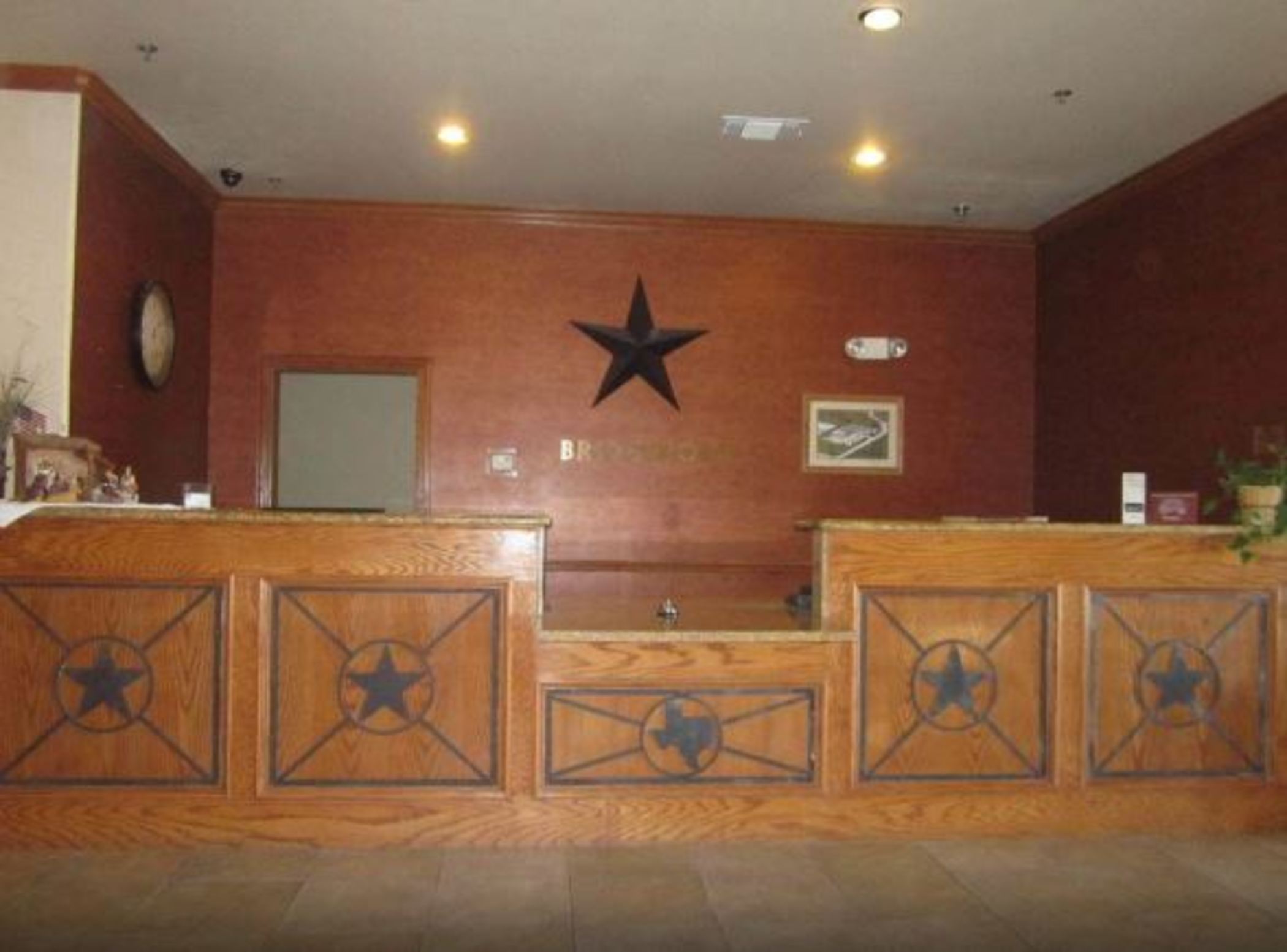 Econo Lodge Inn & Suites