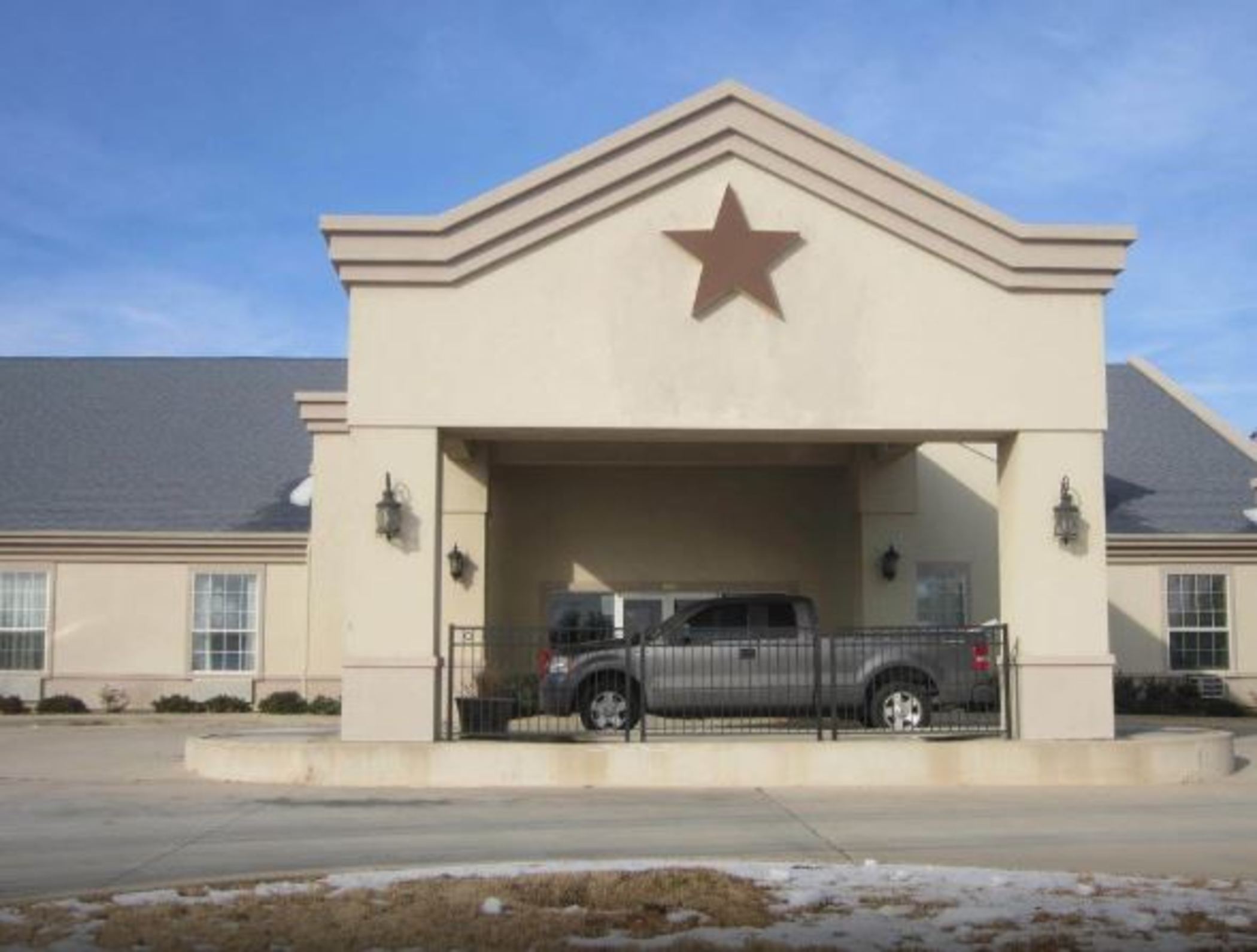 Econo Lodge Inn & Suites