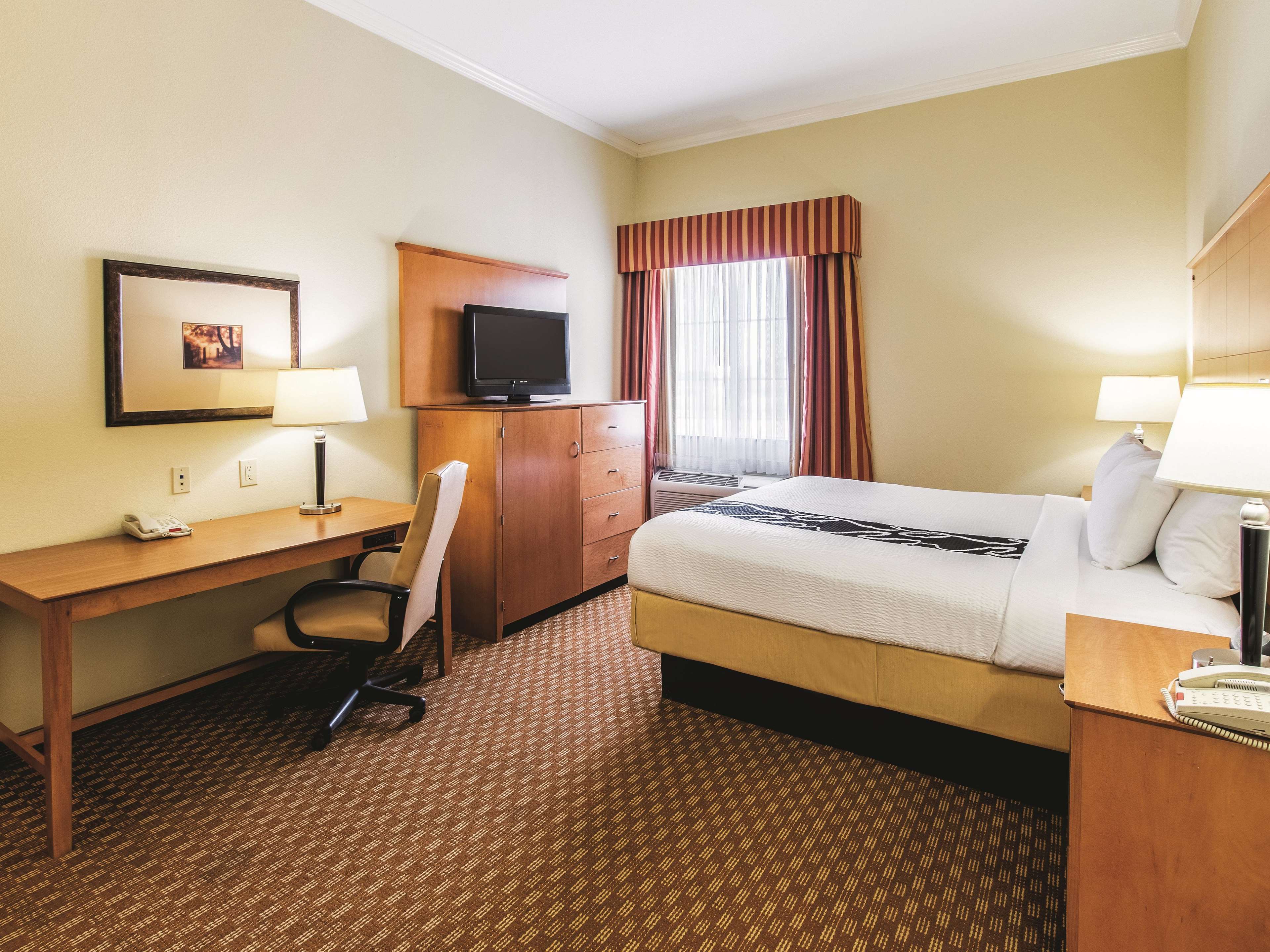 La Quinta Inn & Suites by Wyndham Bridgeport