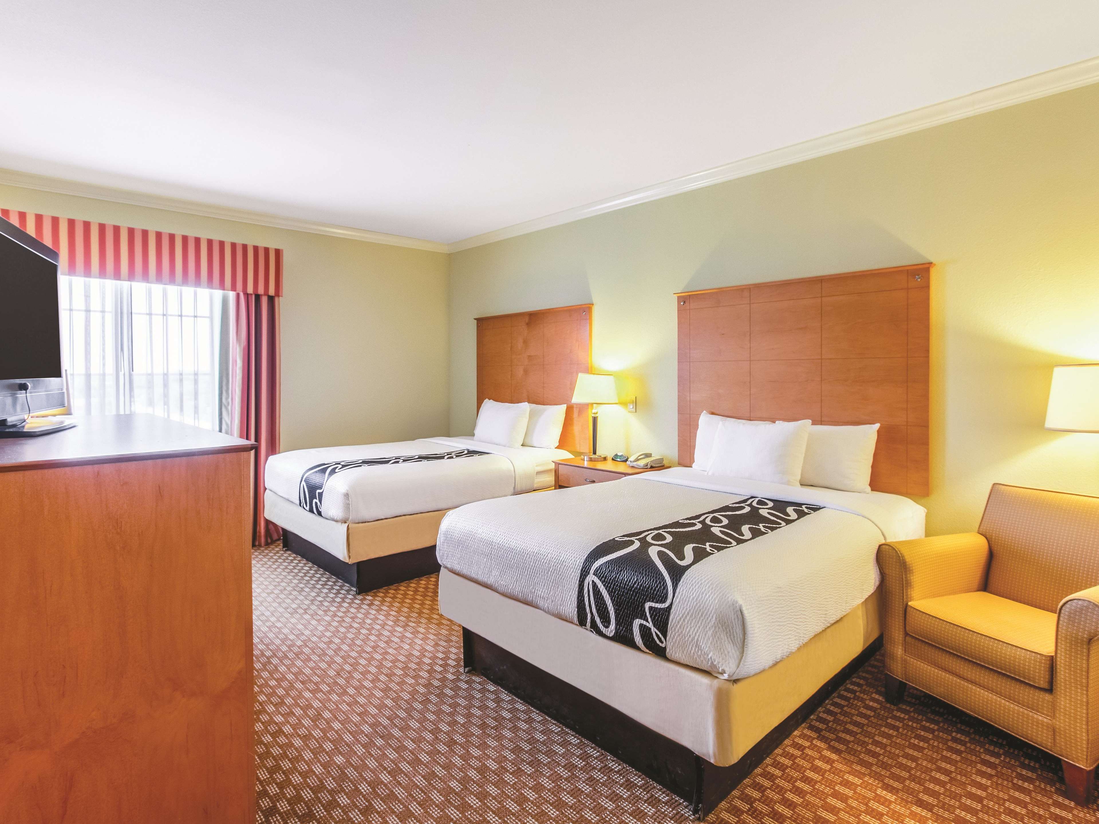 La Quinta Inn & Suites by Wyndham Bridgeport