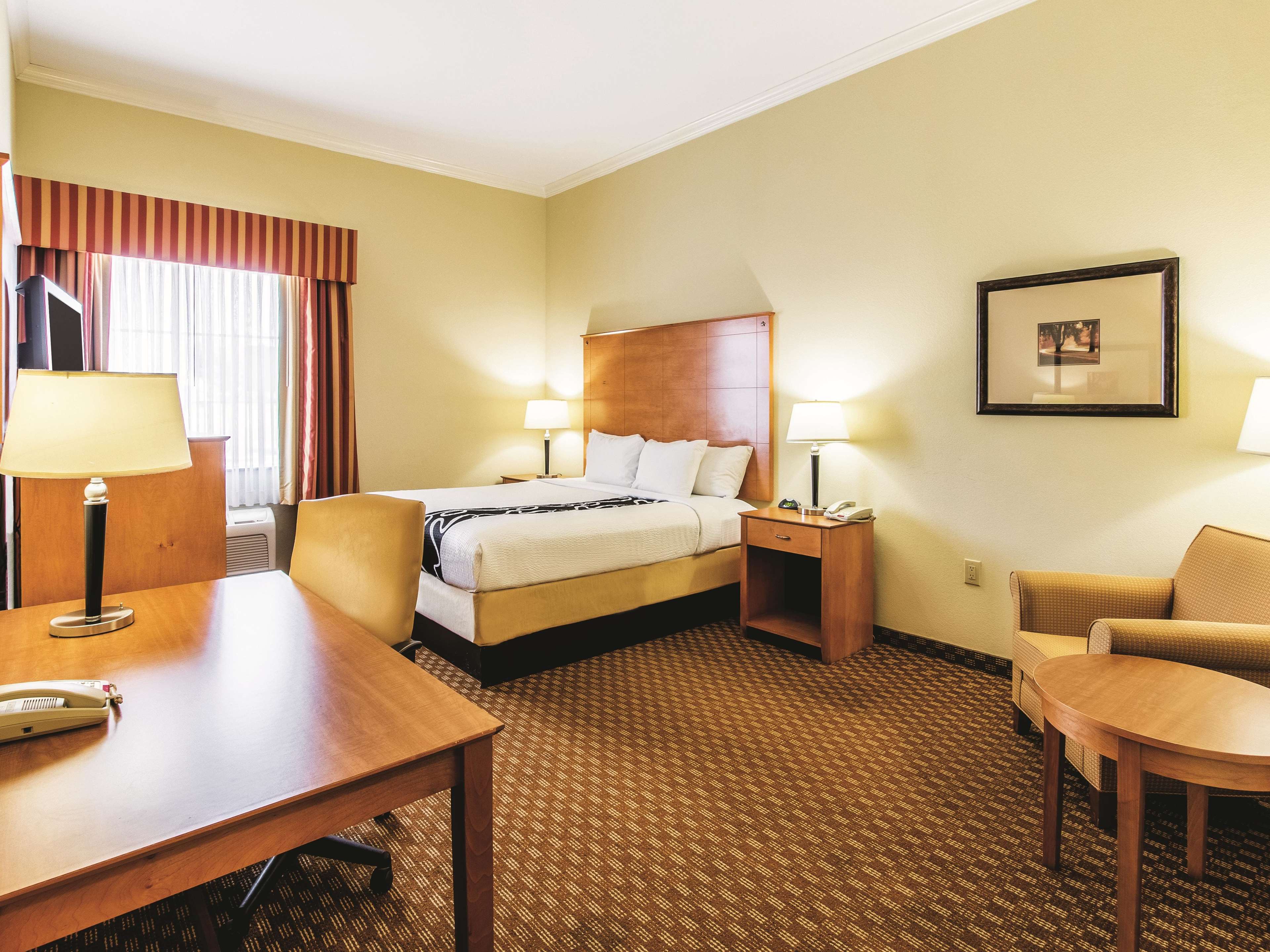 La Quinta Inn & Suites by Wyndham Bridgeport