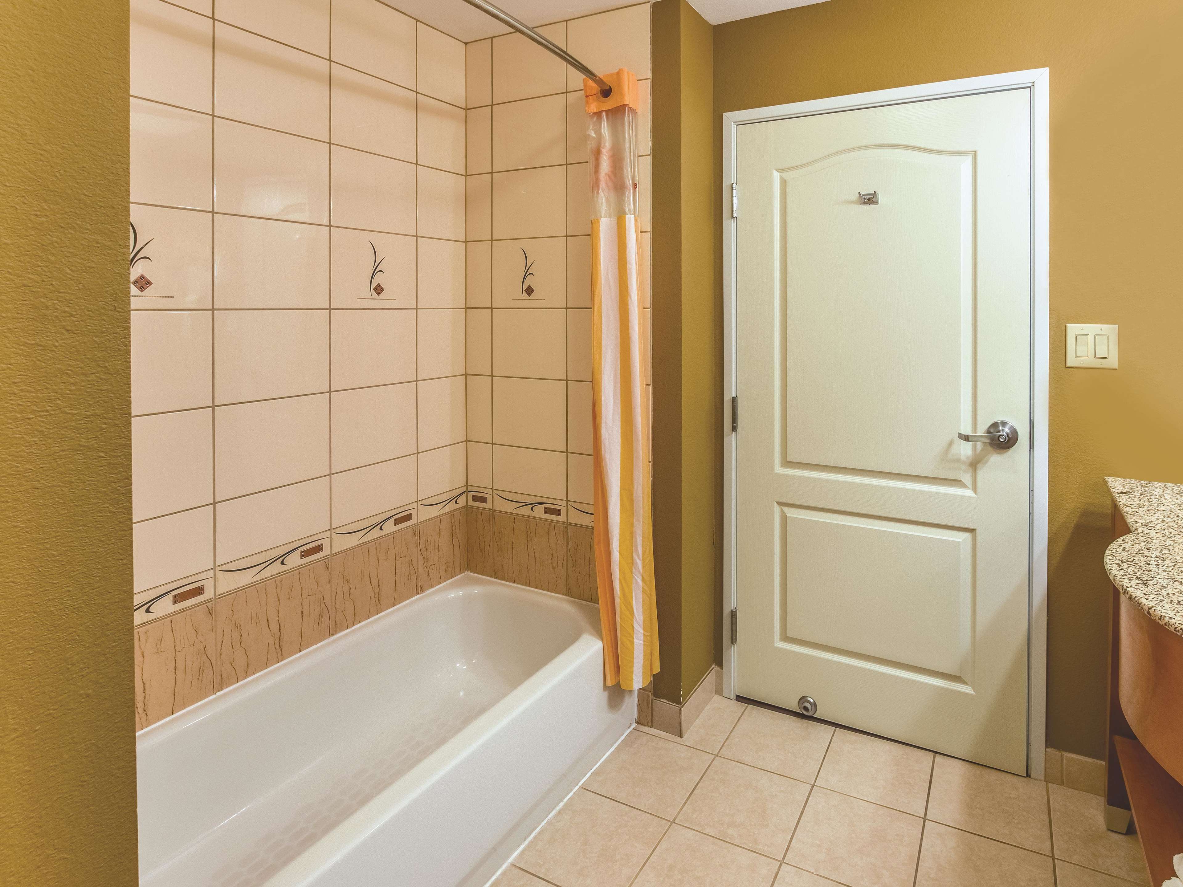 La Quinta Inn & Suites by Wyndham Bridgeport